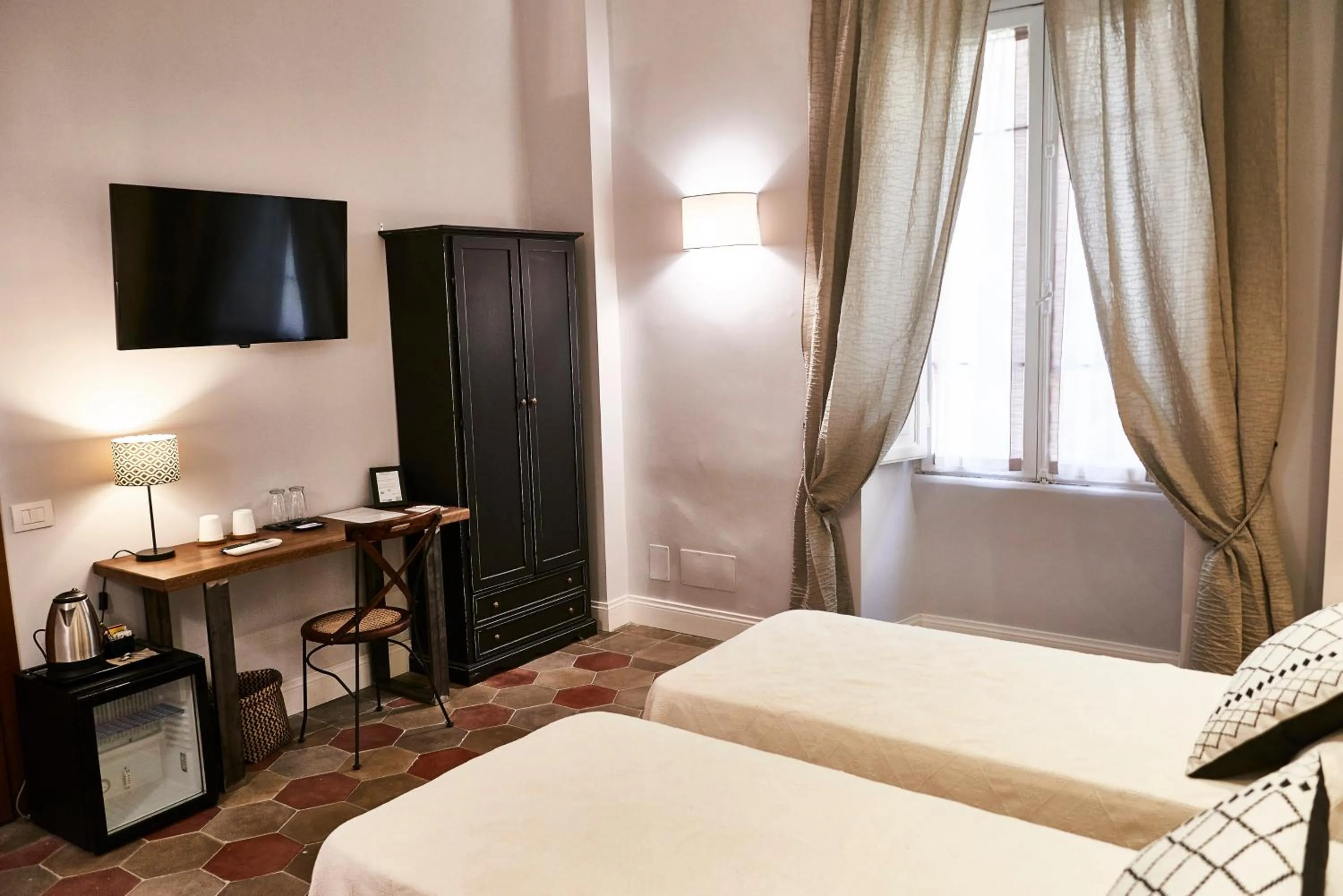 Photo of the whole room, Bed in Ale & Niki's Home