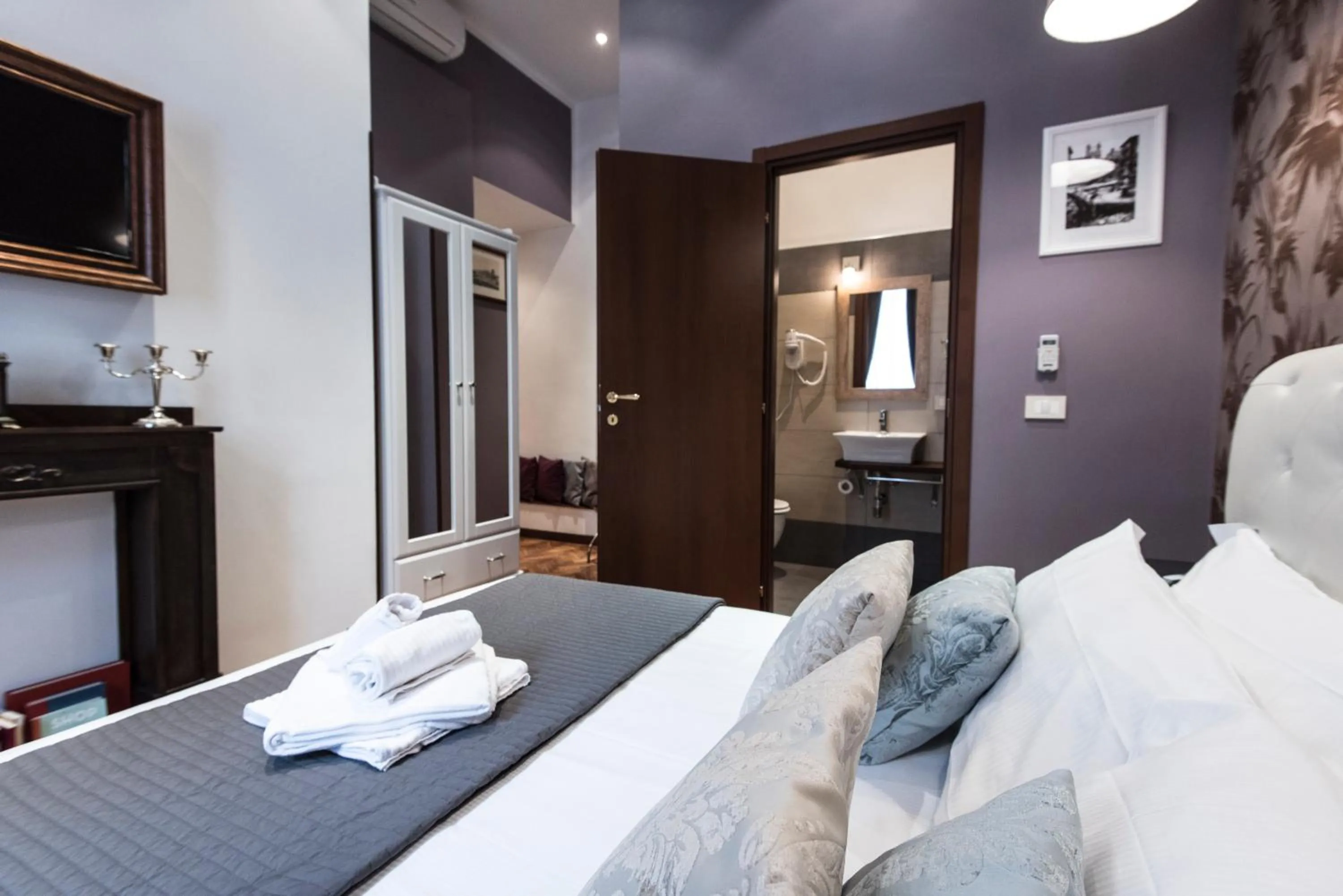 Photo of the whole room, Bed in Vite Suites Guest House