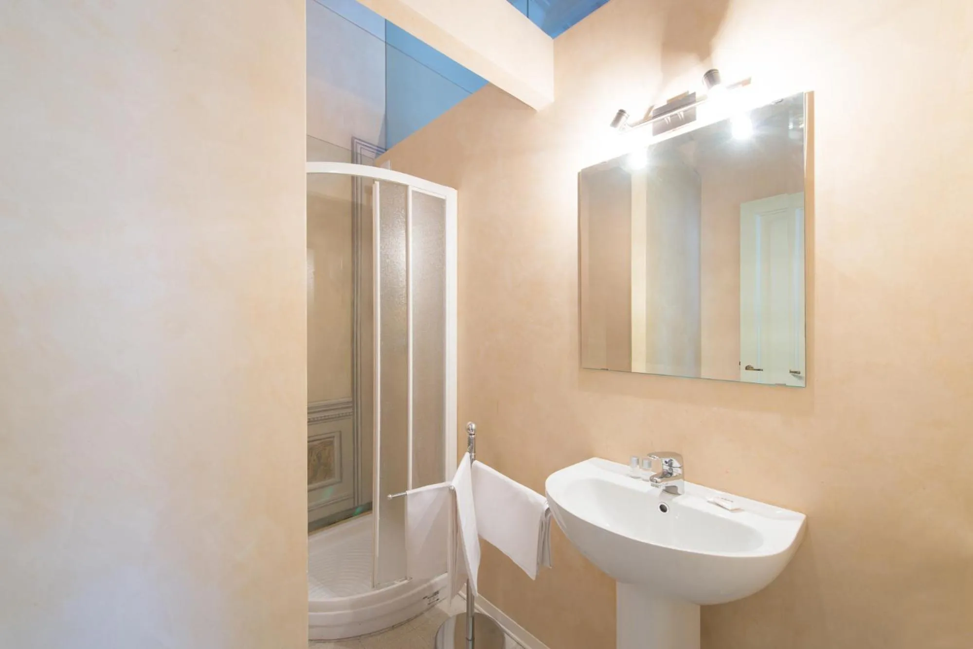 Bathroom in Palazzo Piazza Mazzini