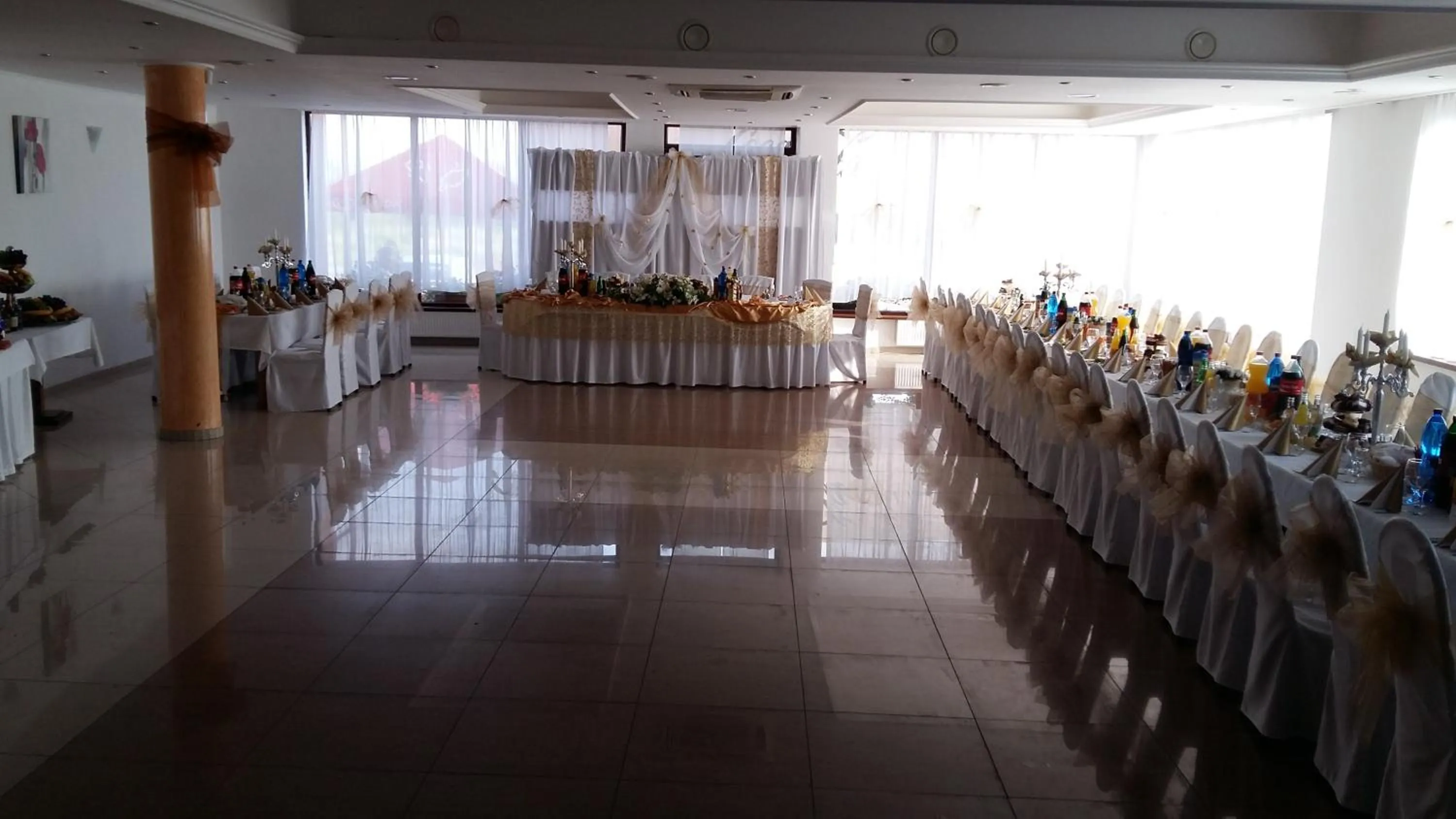 Restaurant/places to eat in Hotel Felicia