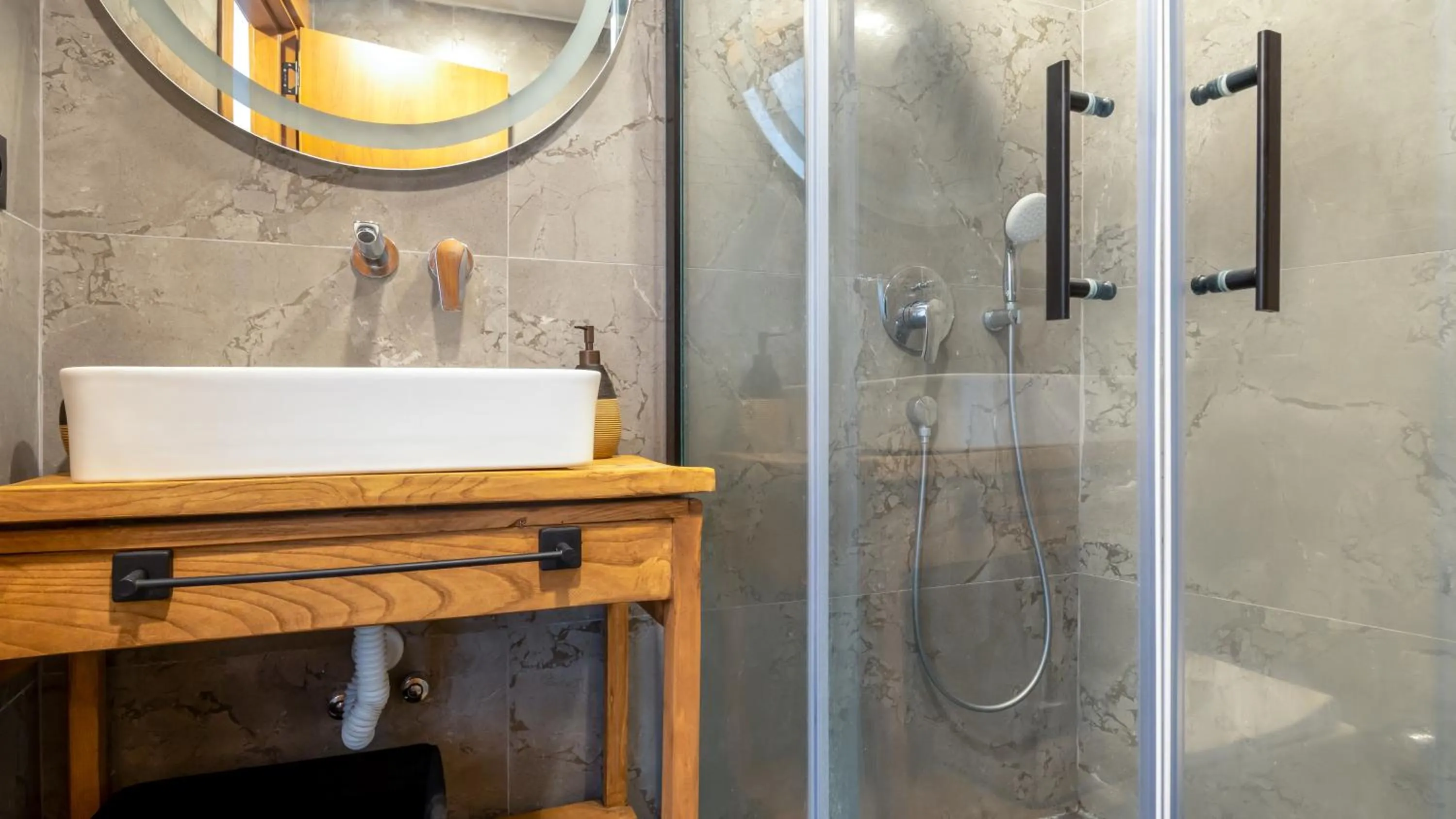 Shower in Moon Hotel Alaçatı