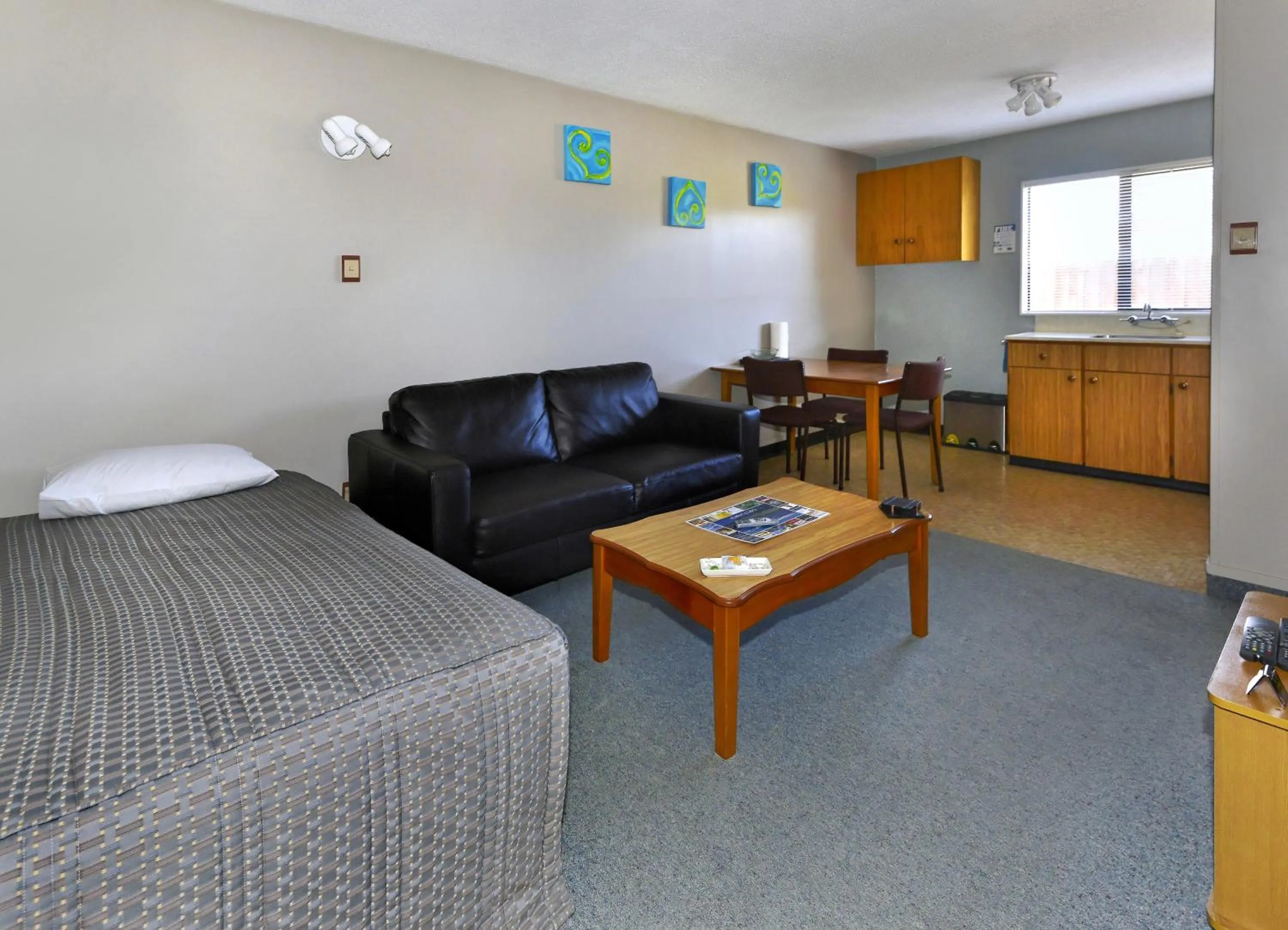 Photo of the whole room, Bed in Classique Lodge Motel