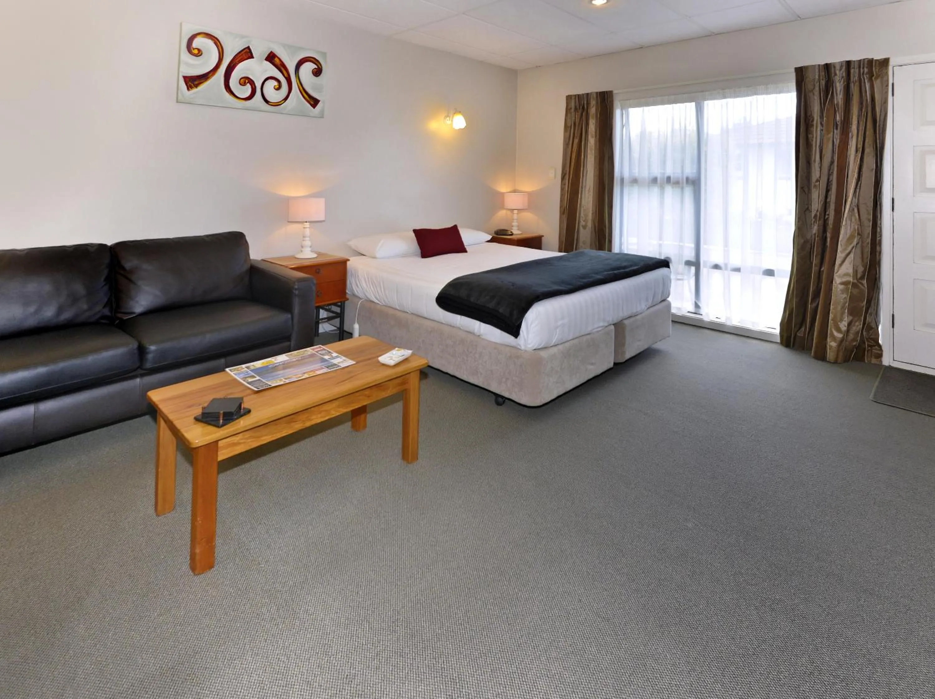 Day, Bed in Classique Lodge Motel