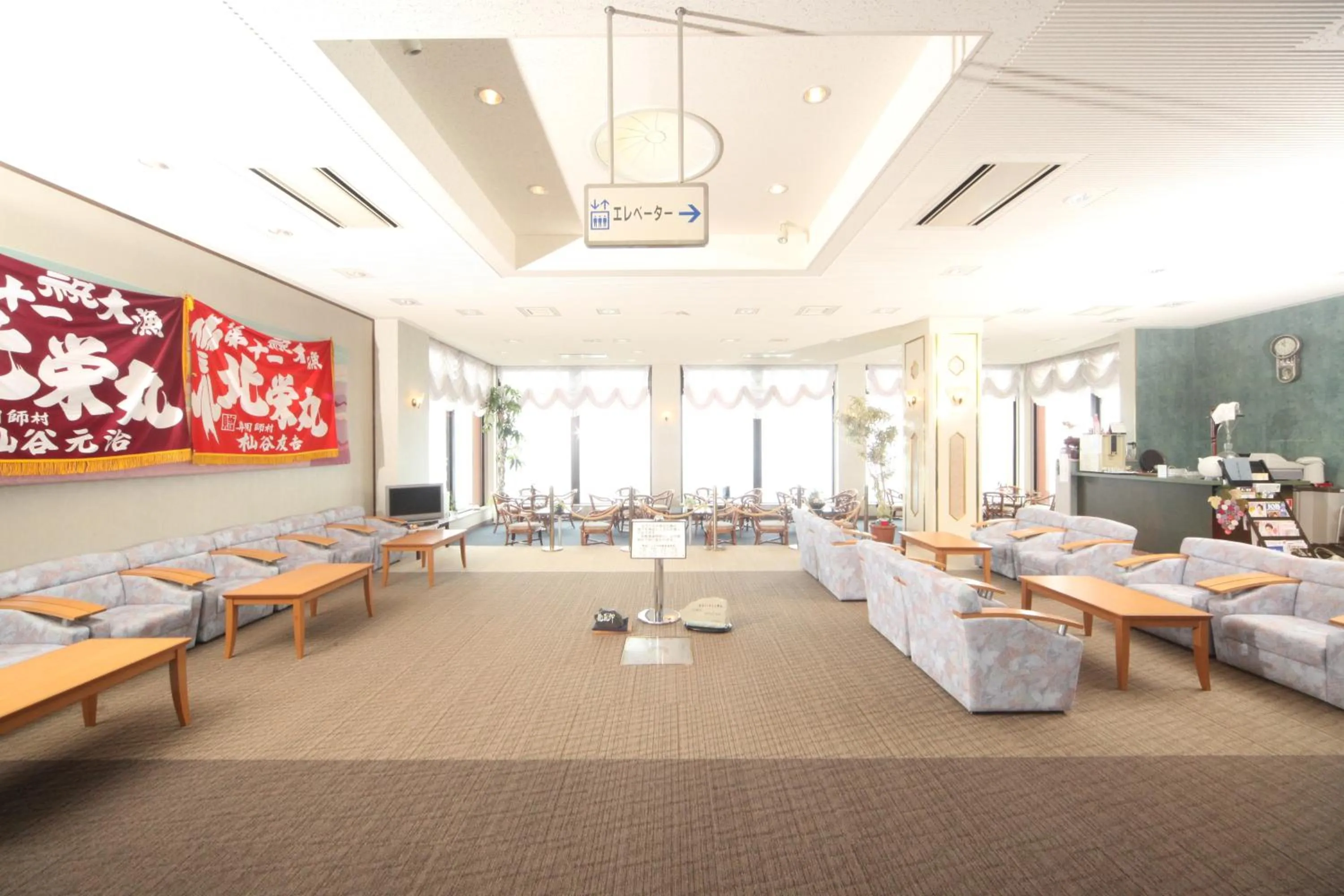 Communal lounge/ TV room in Hotel Tappi