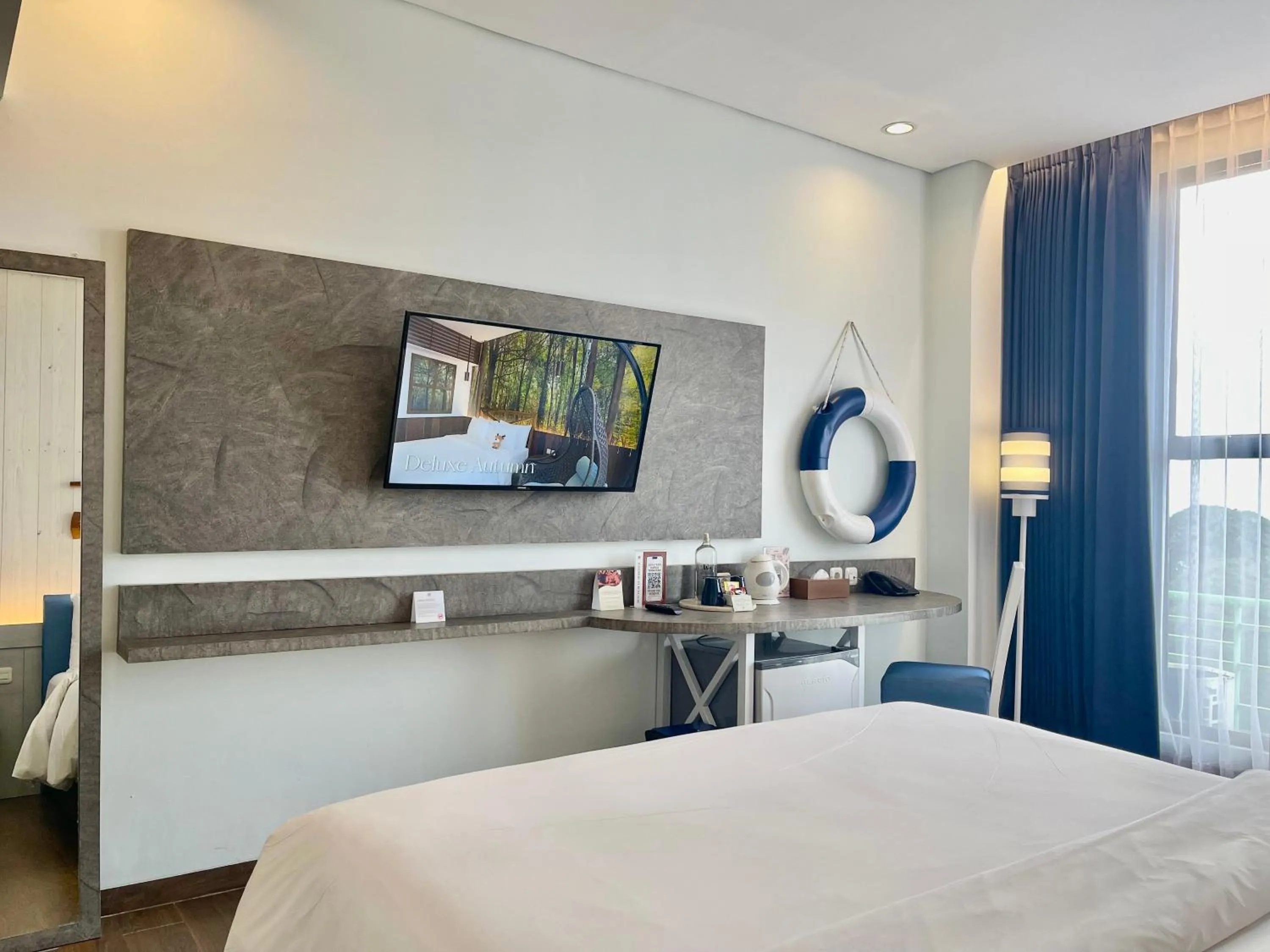 TV and multimedia, Bed in Hemangini Hotel Bandung