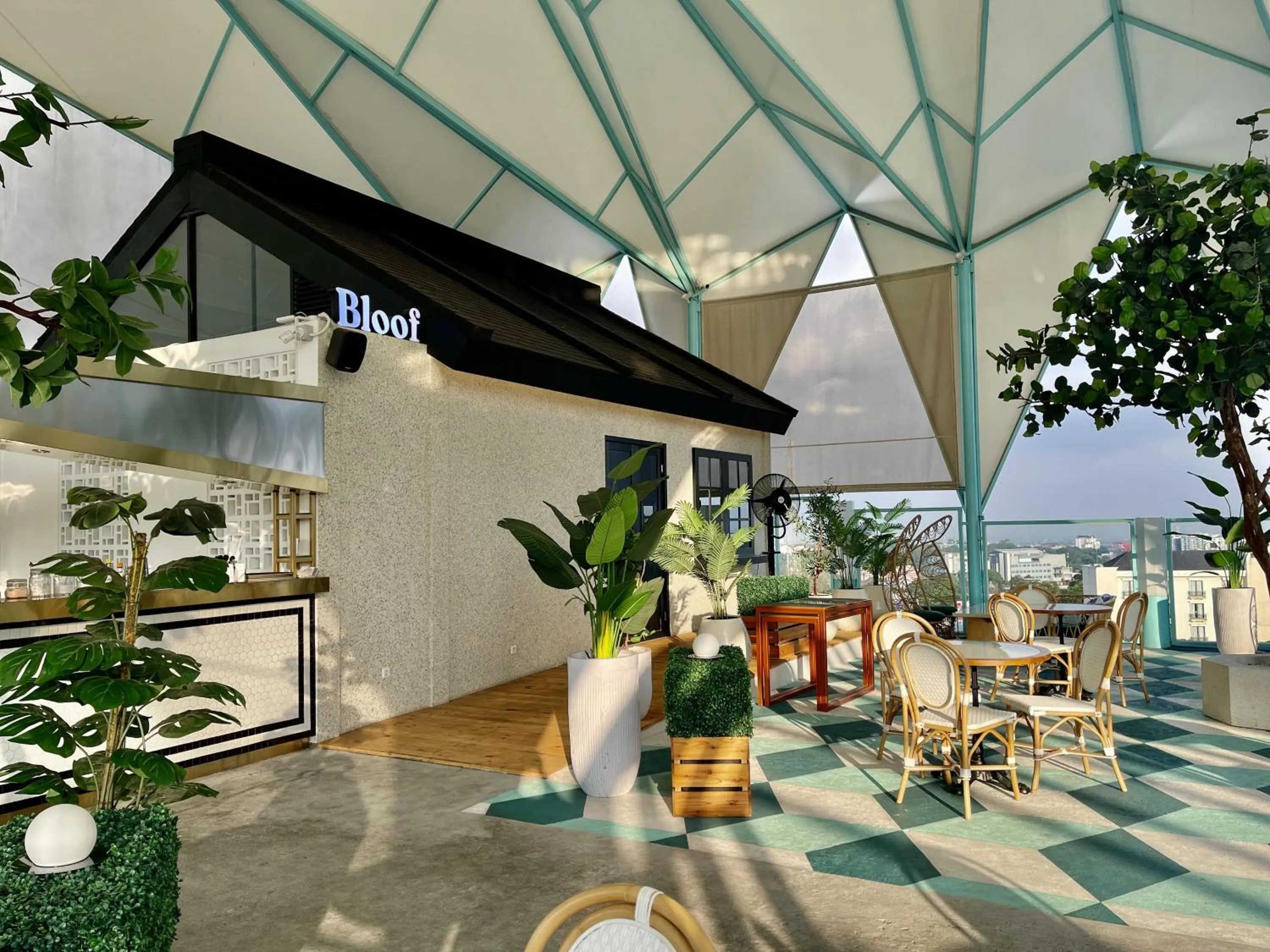 Lounge or bar in Hemangini Hotel Bandung