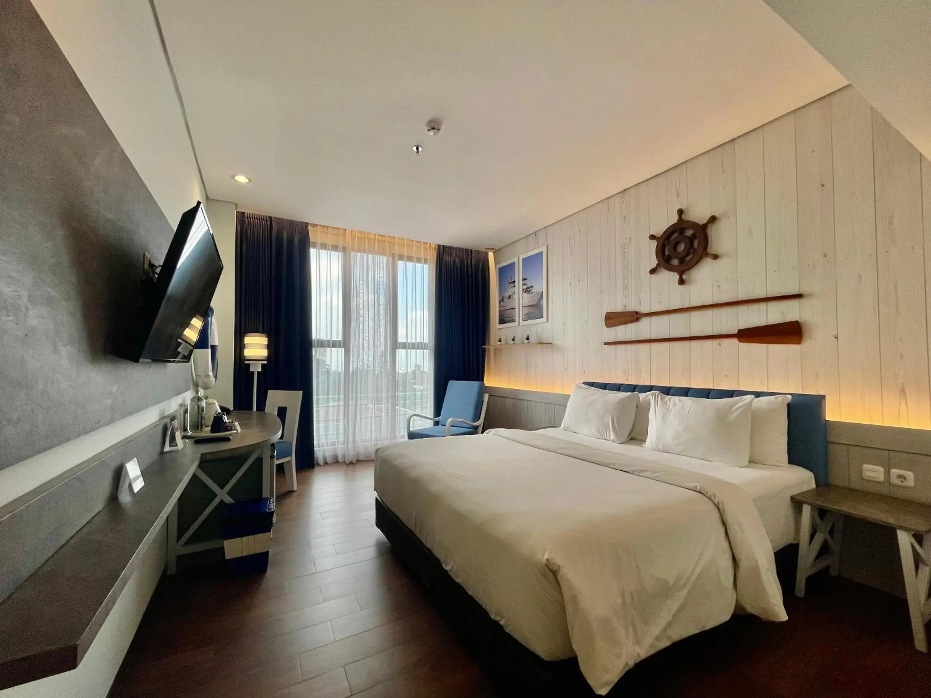 Summer Deluxe Room - King bed in Hemangini Hotel Bandung Summer Deluxe Room - King bed in Hemangini Hotel Bandung