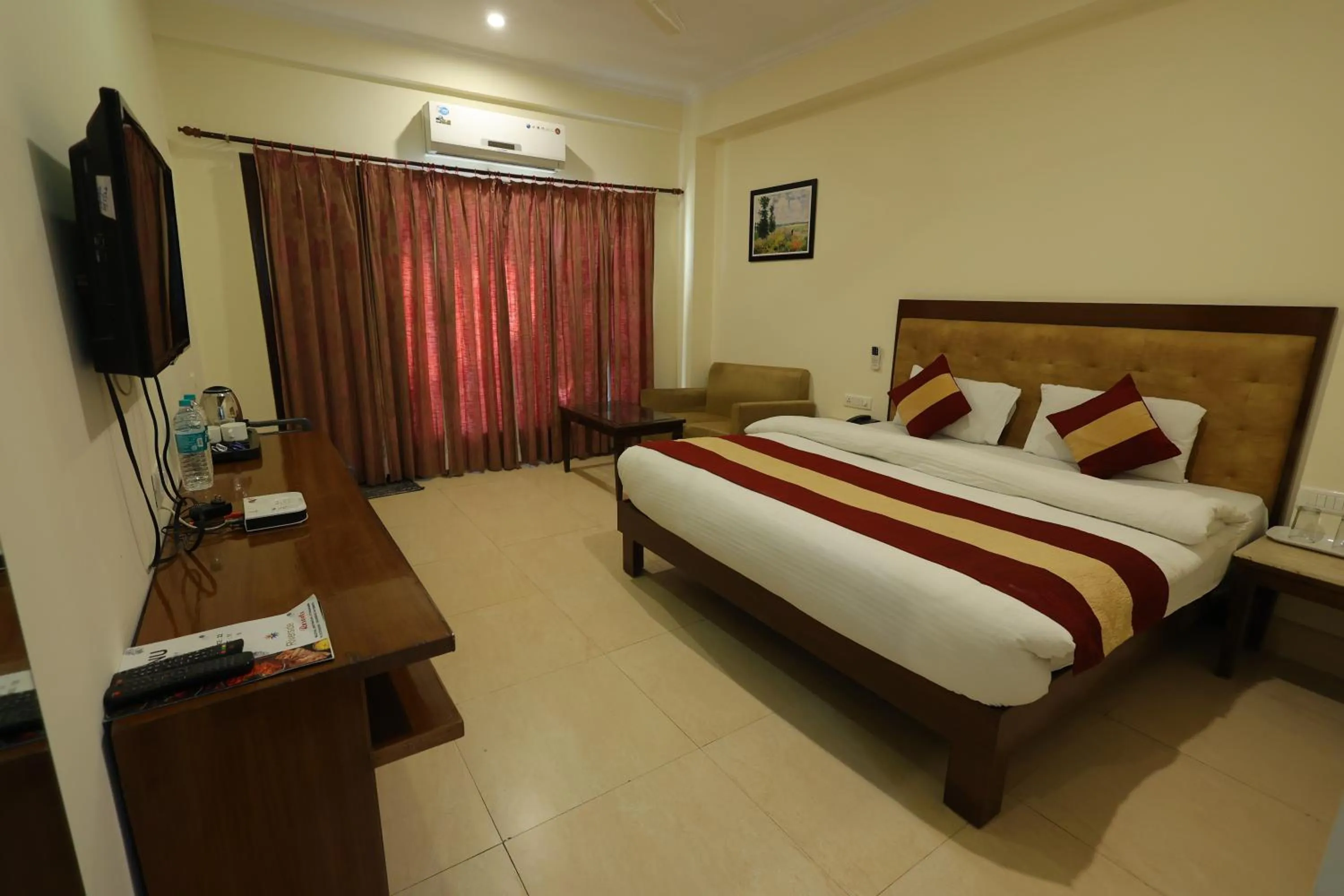 Bedroom, Bed in Riverside Resorts