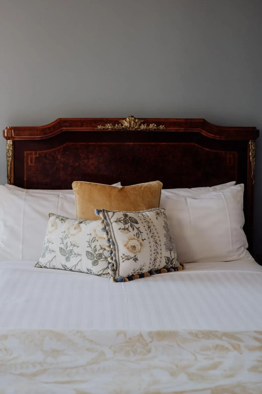 Bed in Grande Vue Hotel