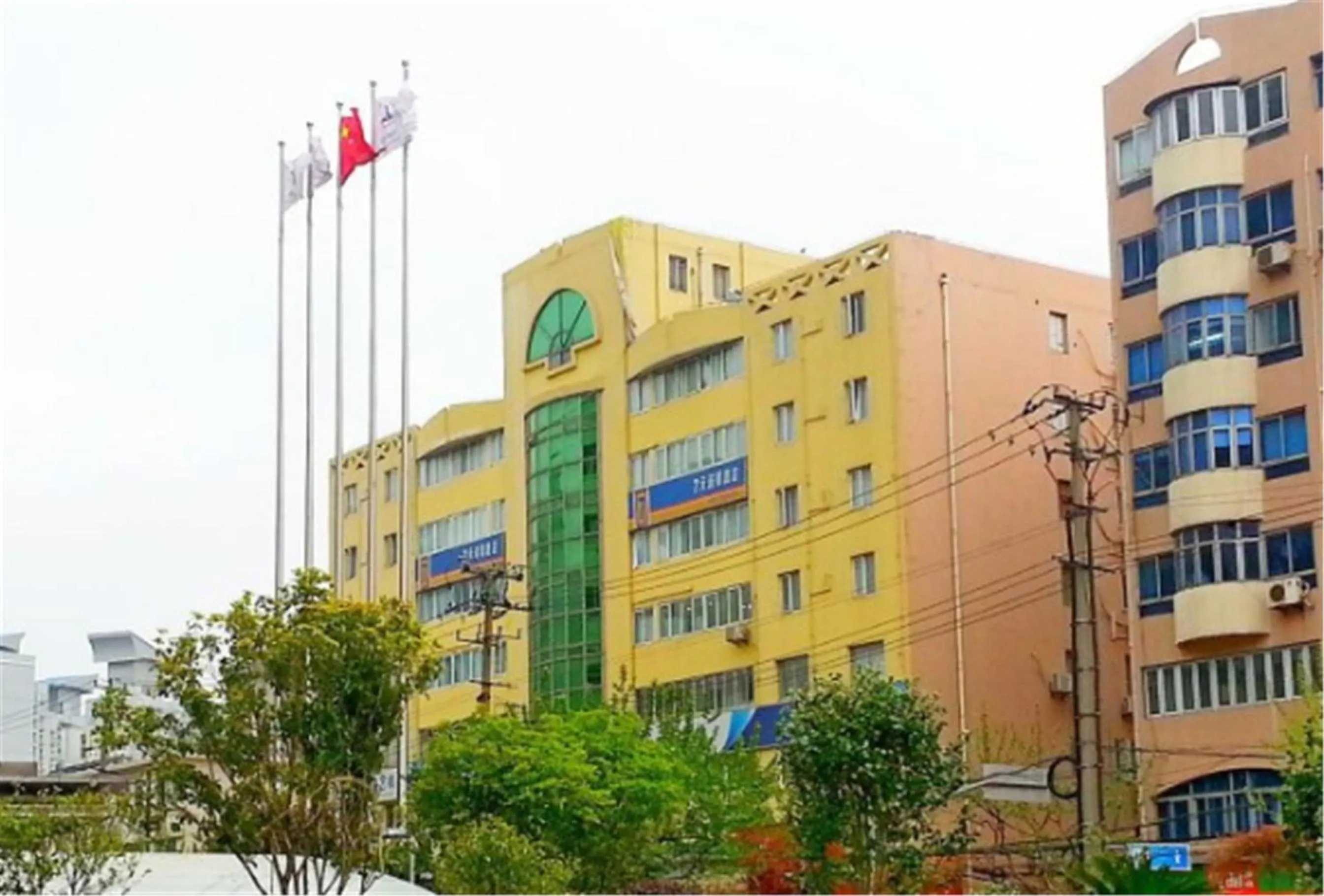 Property building in 7Days Inn Changshou Road Subway station