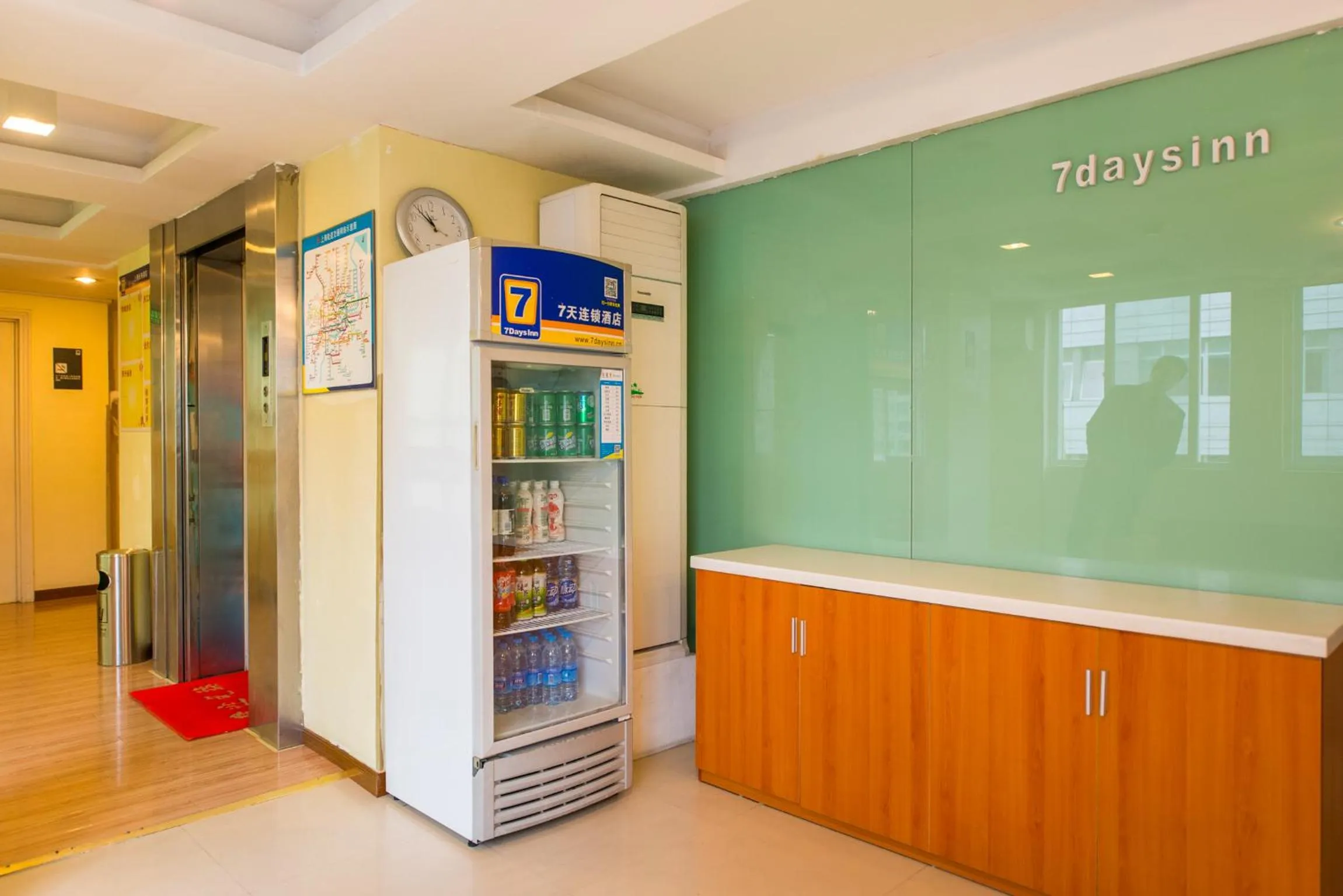 Drinks in 7Days Inn Changshou Road Subway station