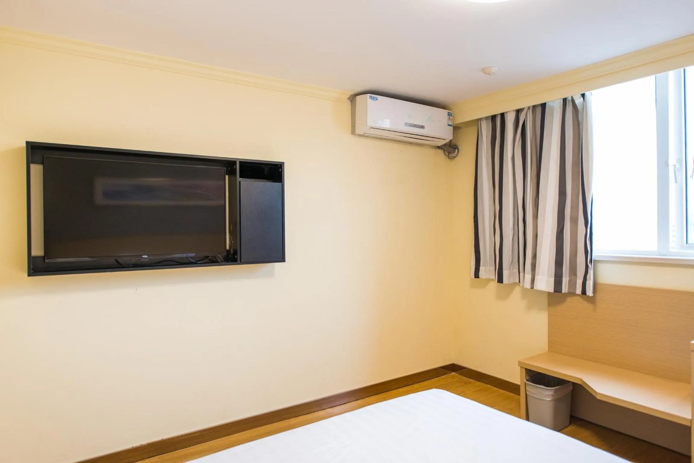 TV and multimedia, Bed in 7Days Inn Changshou Road Subway station