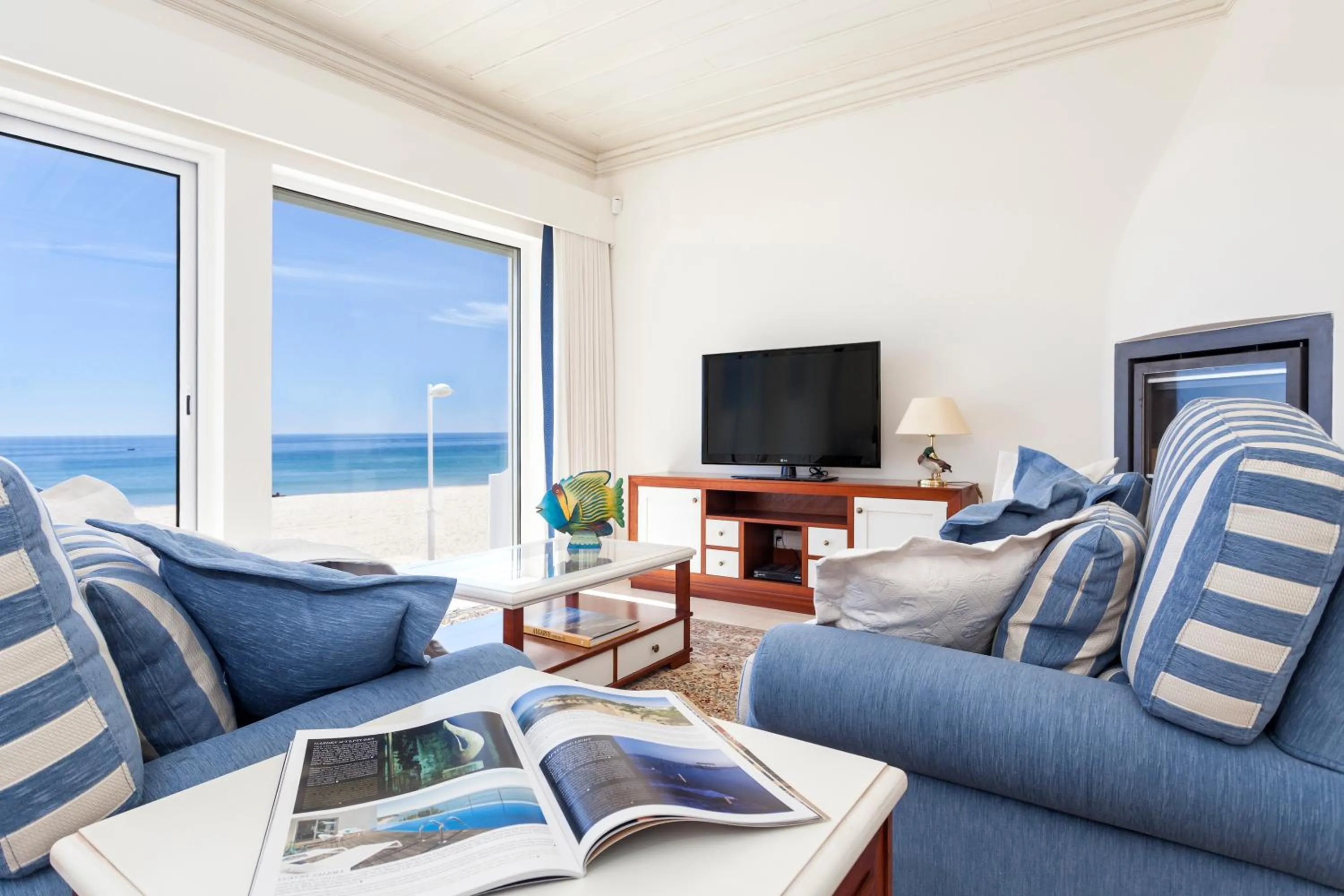 Communal lounge/ TV room in Residence Estrela do Mar