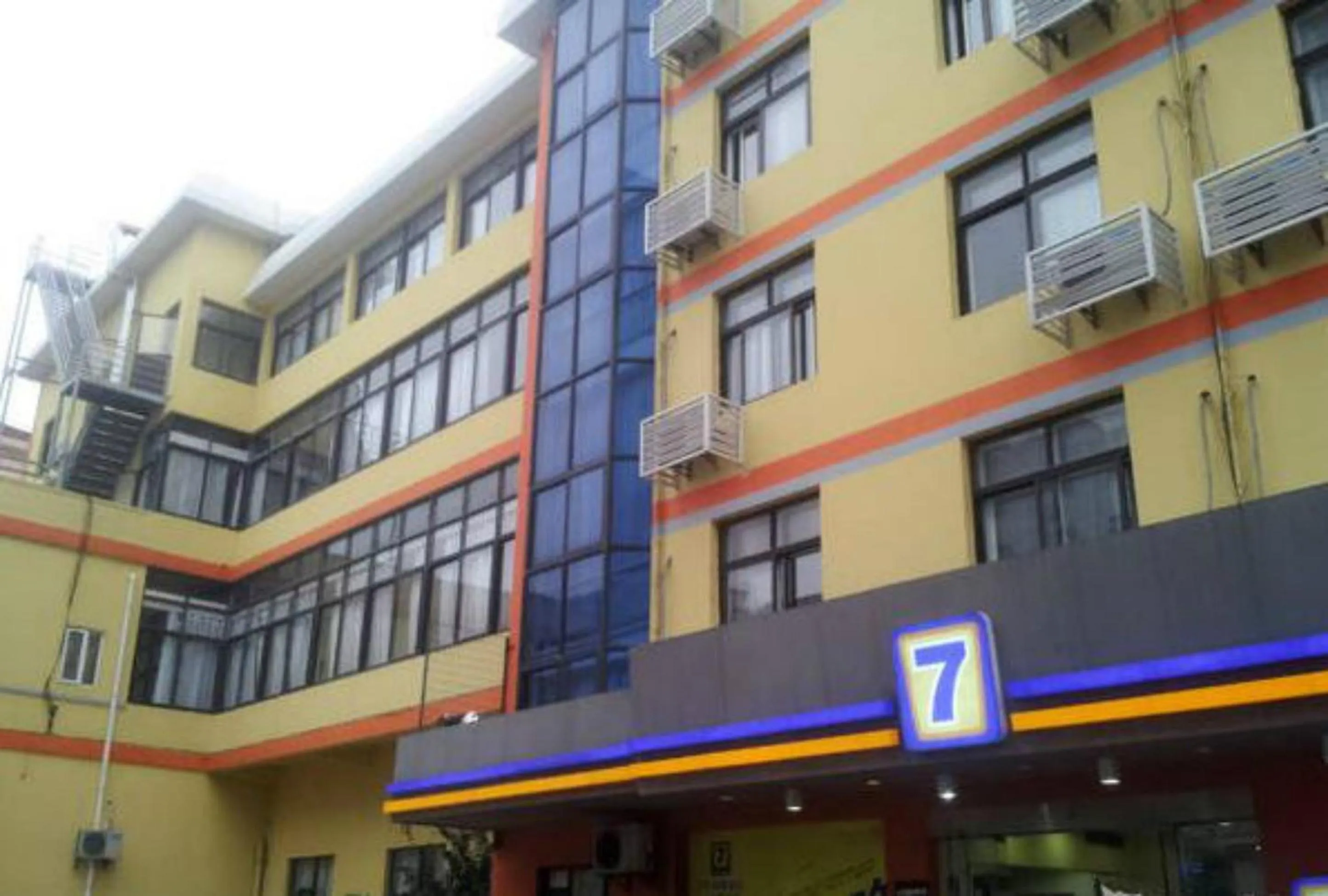 Property building in 7Days Inn Shanghai Xinzhuang Subway Station Longzhimeng Plaza