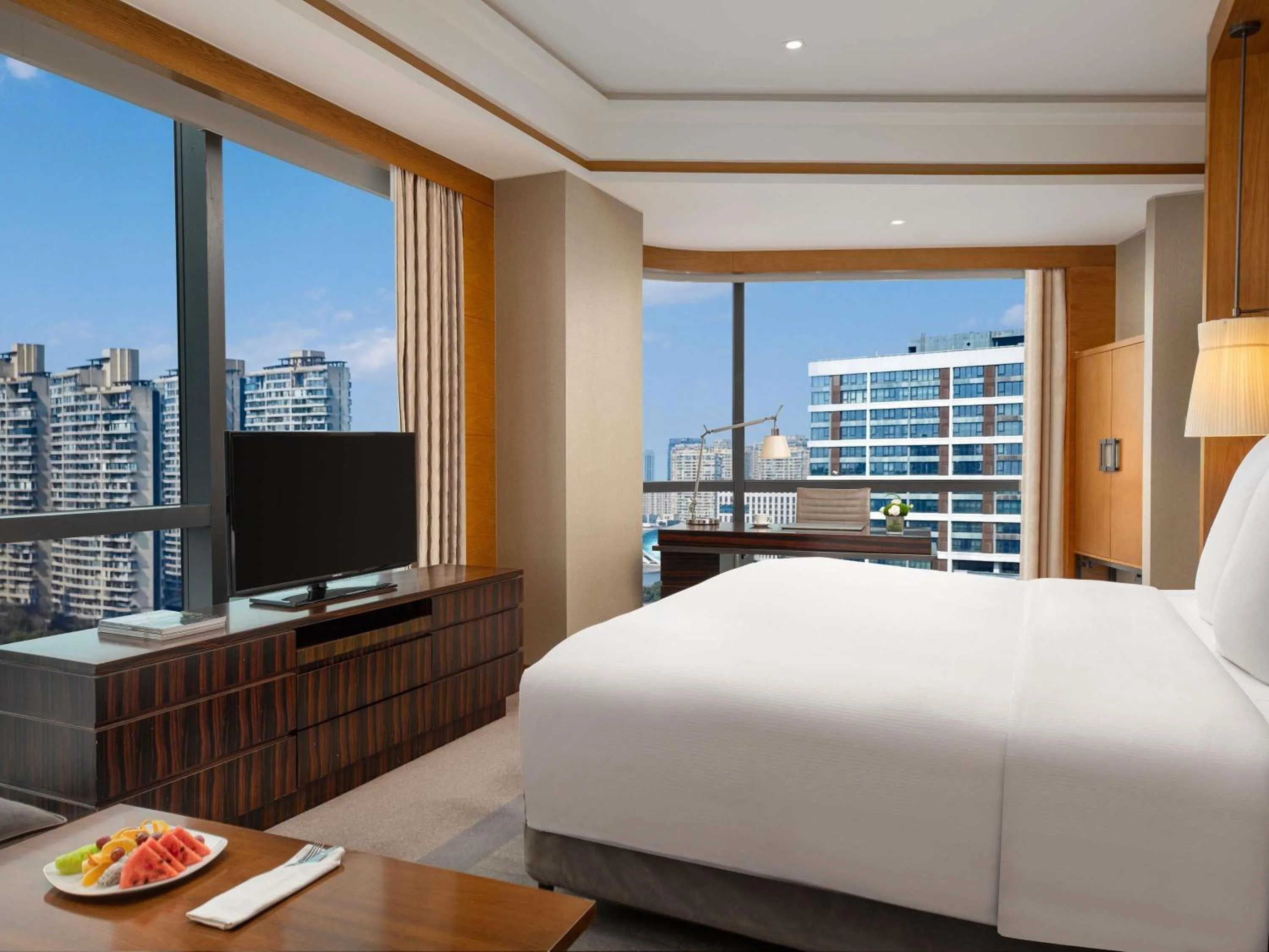 Deluxe King Room in Pullman Haining