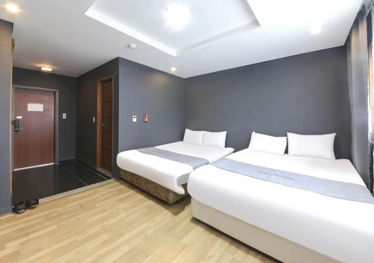 Bed in Jeju Parkside Tourist Hotel