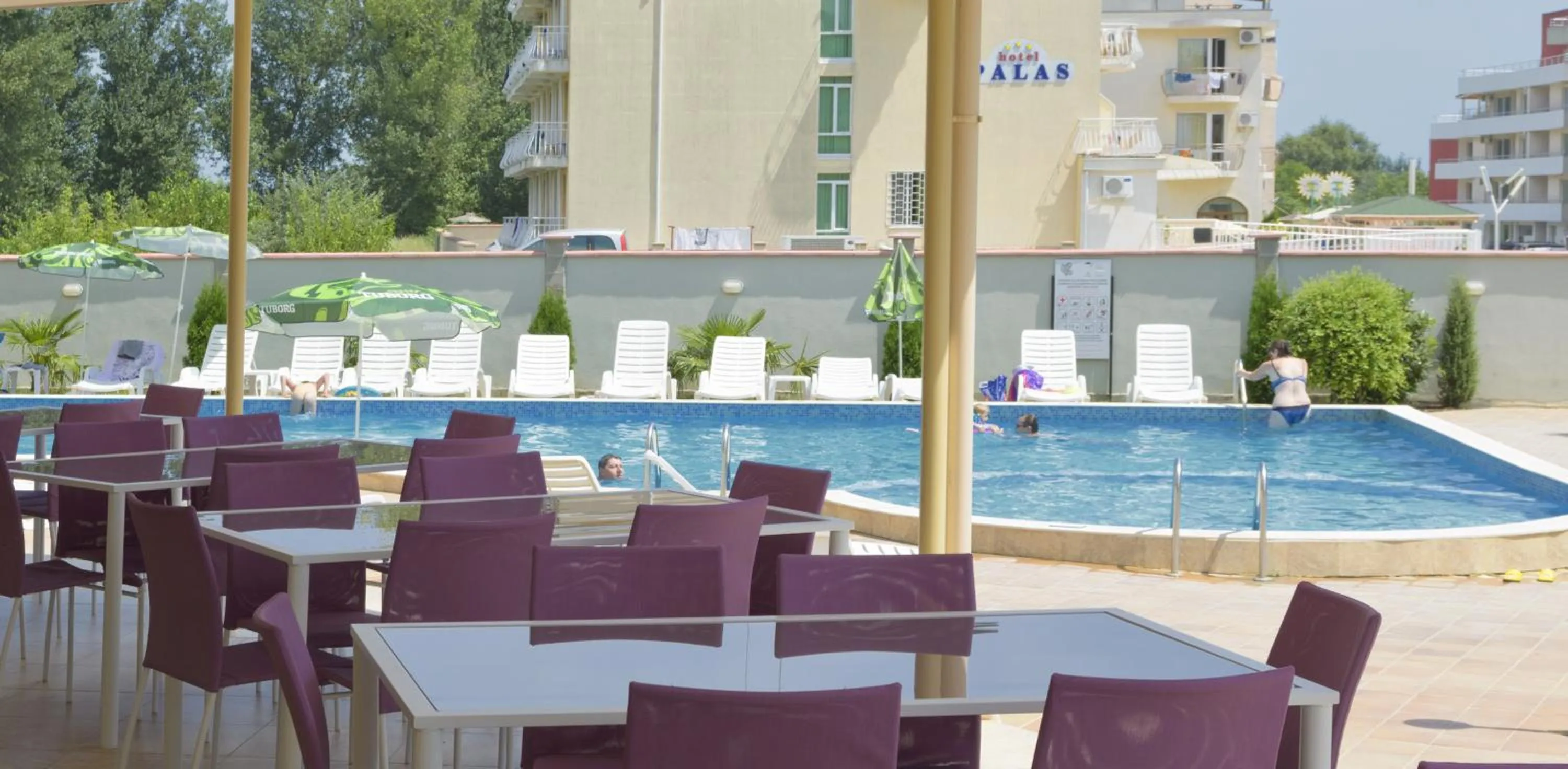 Restaurant/places to eat in Hotel Belle View