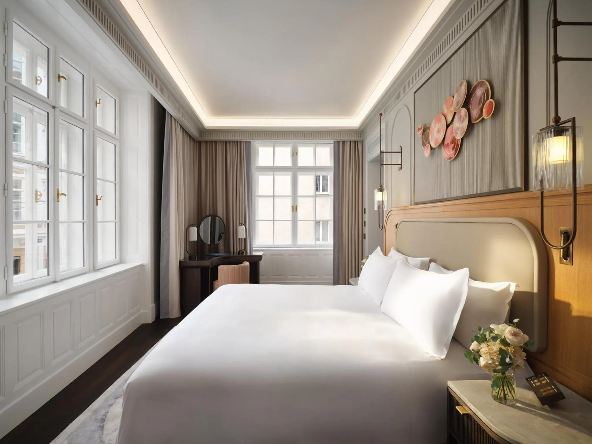 Photo of the whole room, Bed in Mandarin Oriental, Vienna