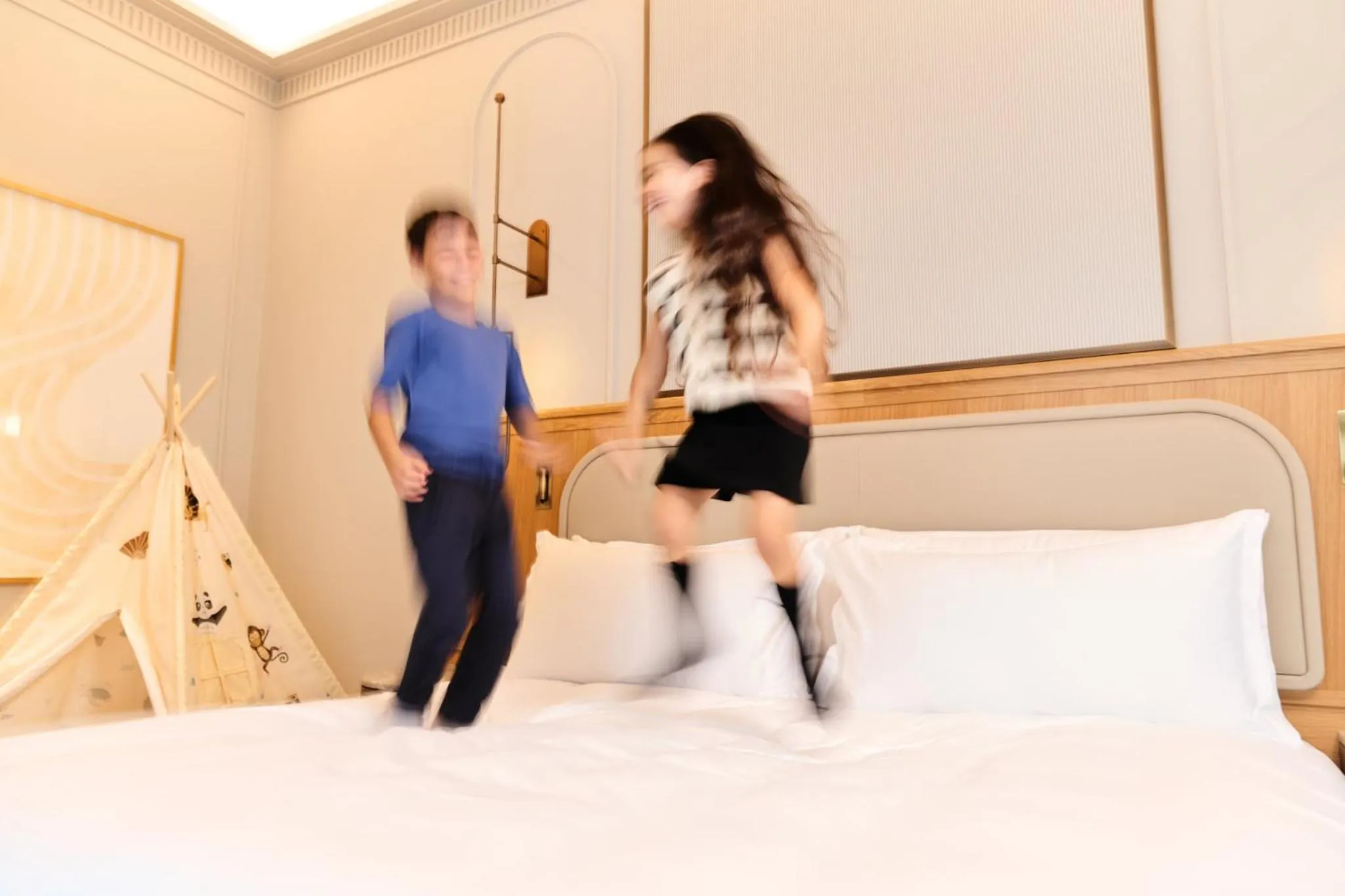 Photo of the whole room, Bed in Mandarin Oriental, Vienna