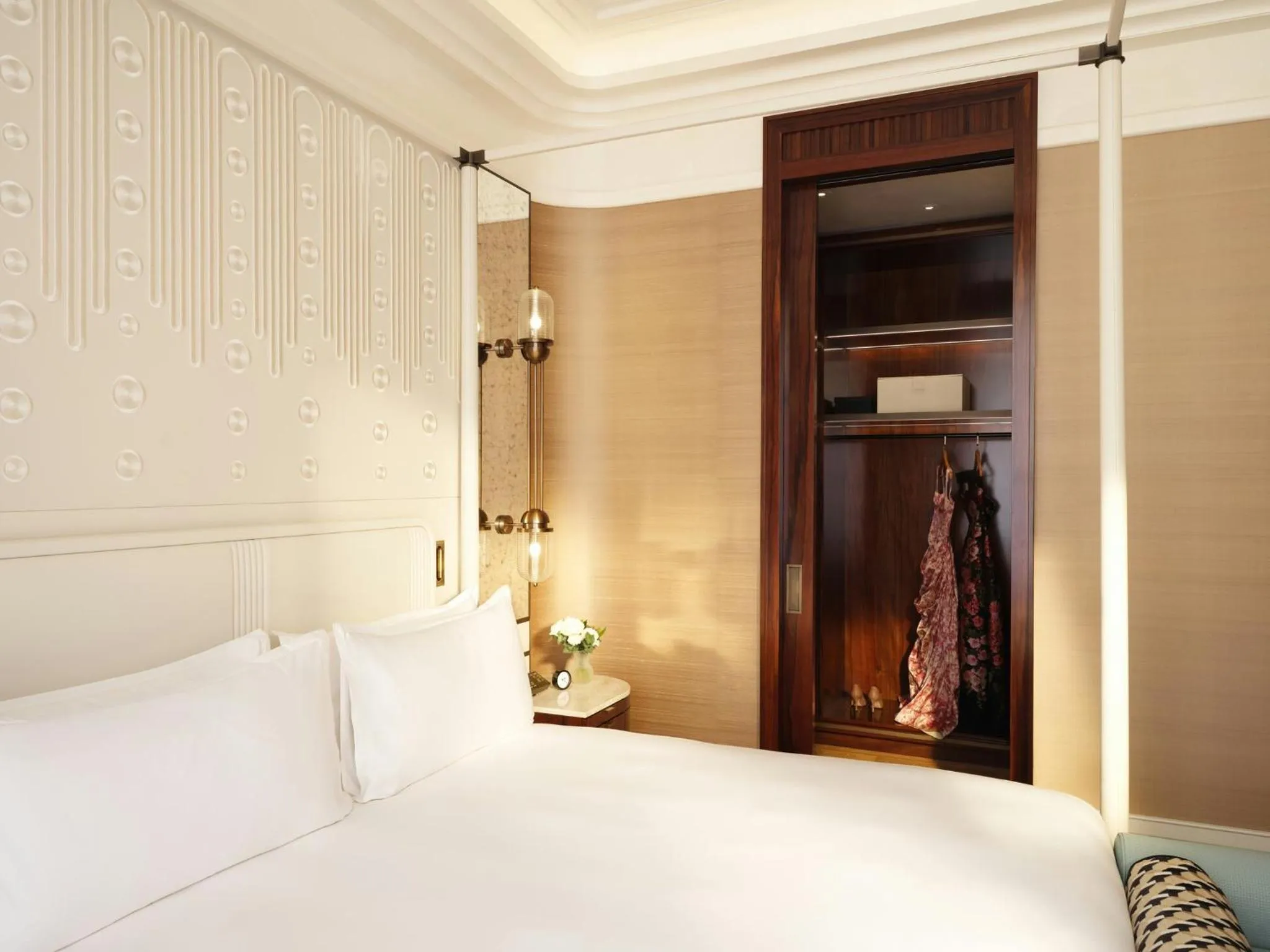 Photo of the whole room, Bed in Mandarin Oriental, Vienna