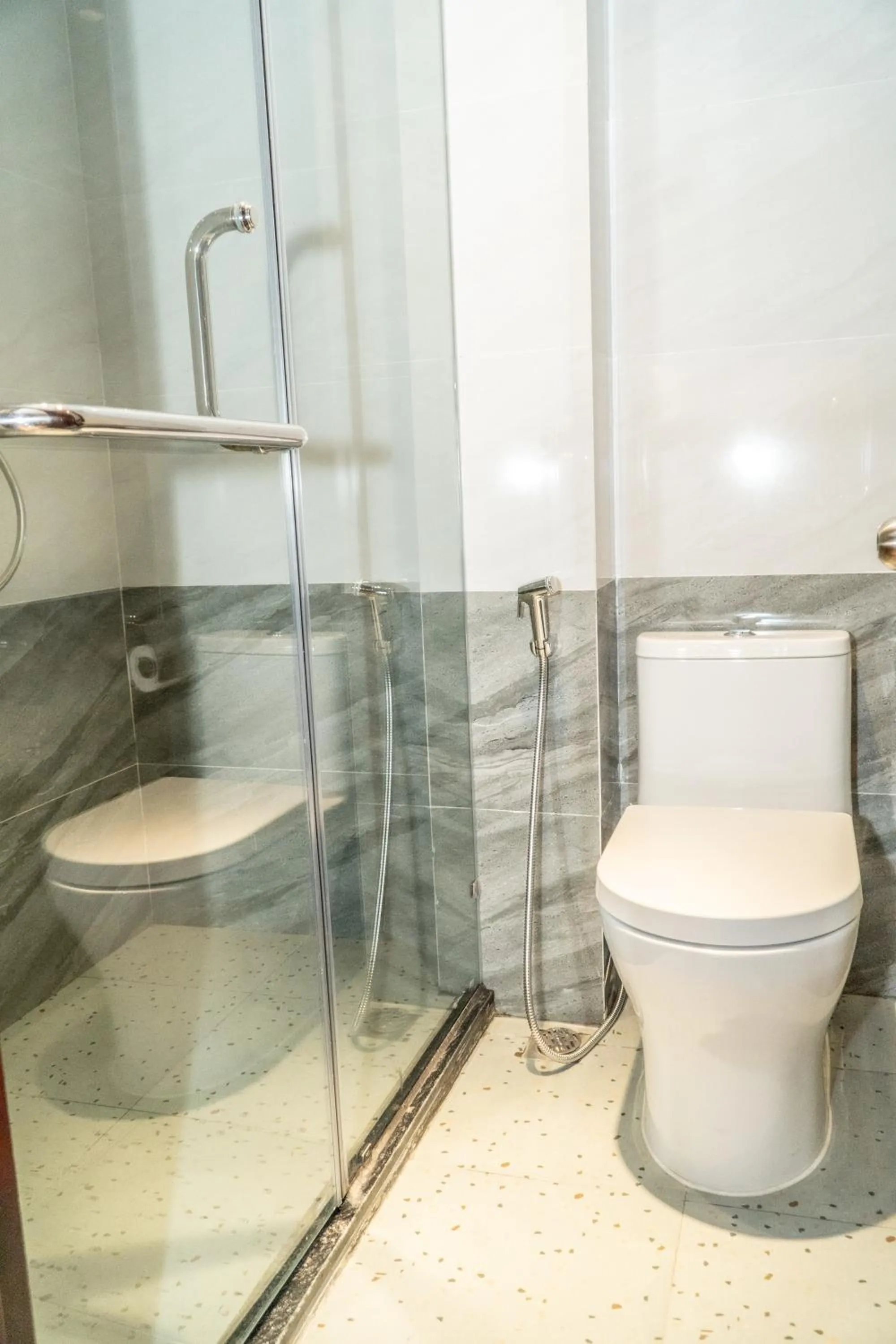 Shower in Elite Luxury Hotel by Elite24