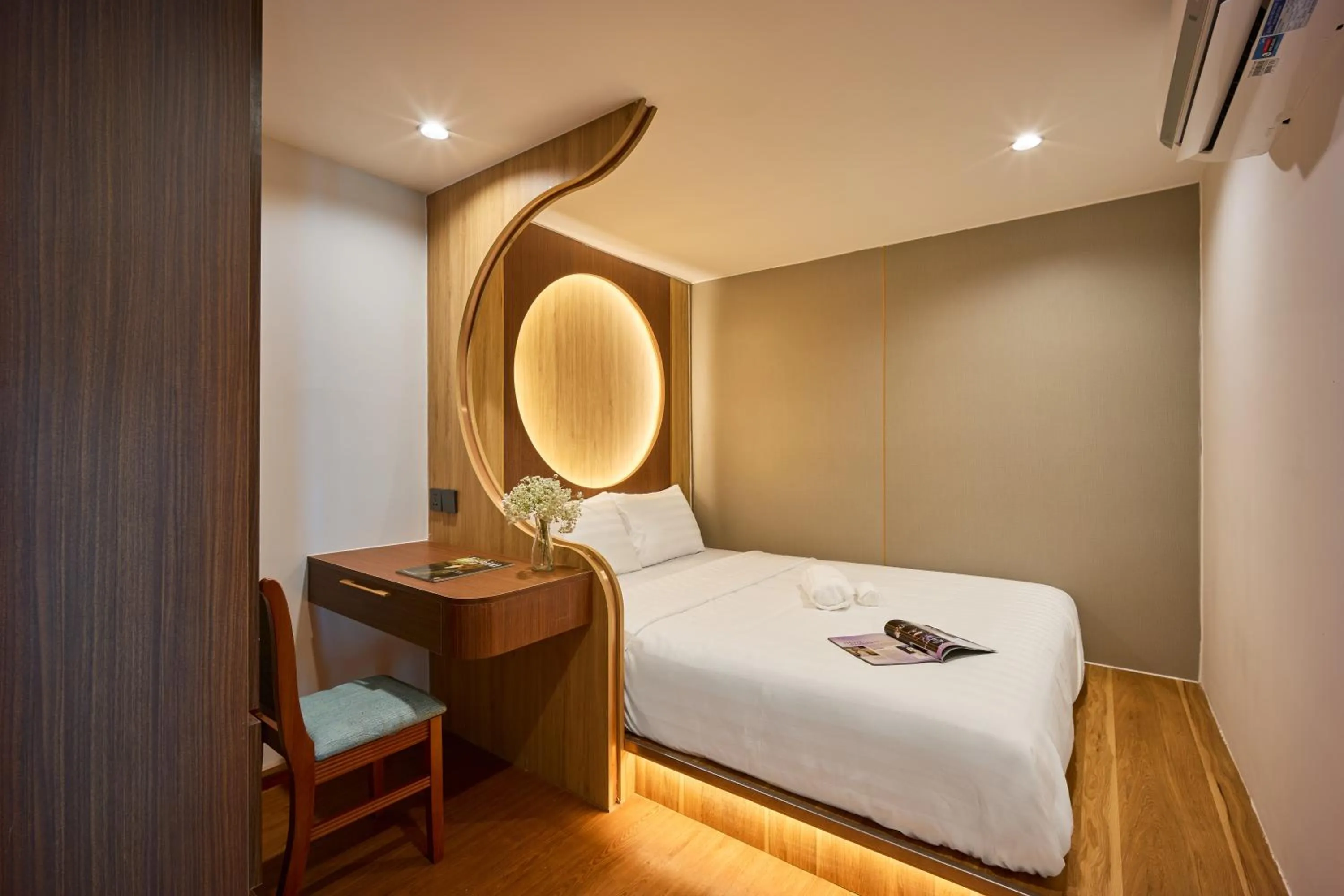 Photo of the whole room, Bed in Elite Luxury Hotel by Elite24