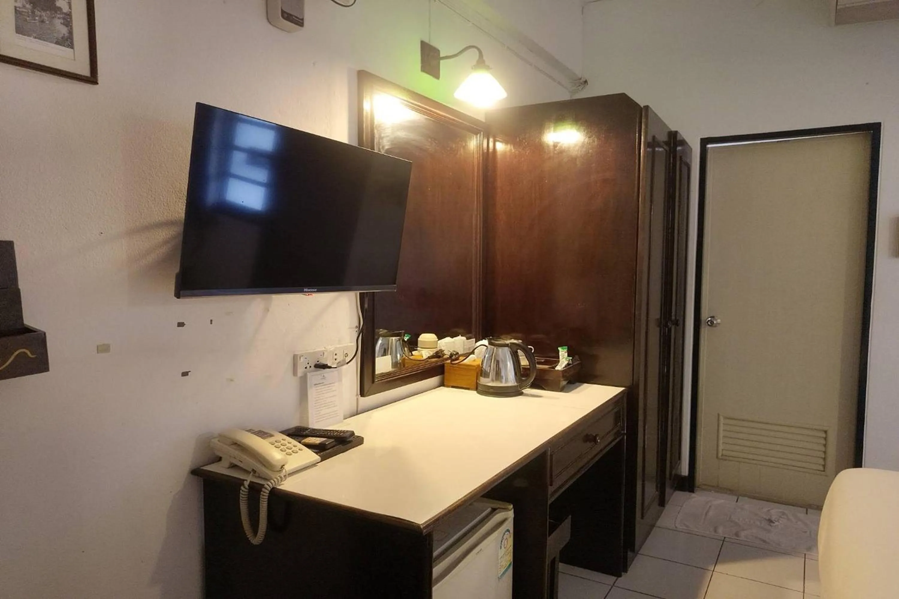 TV and multimedia in Baan Orawee Boutique Hotel