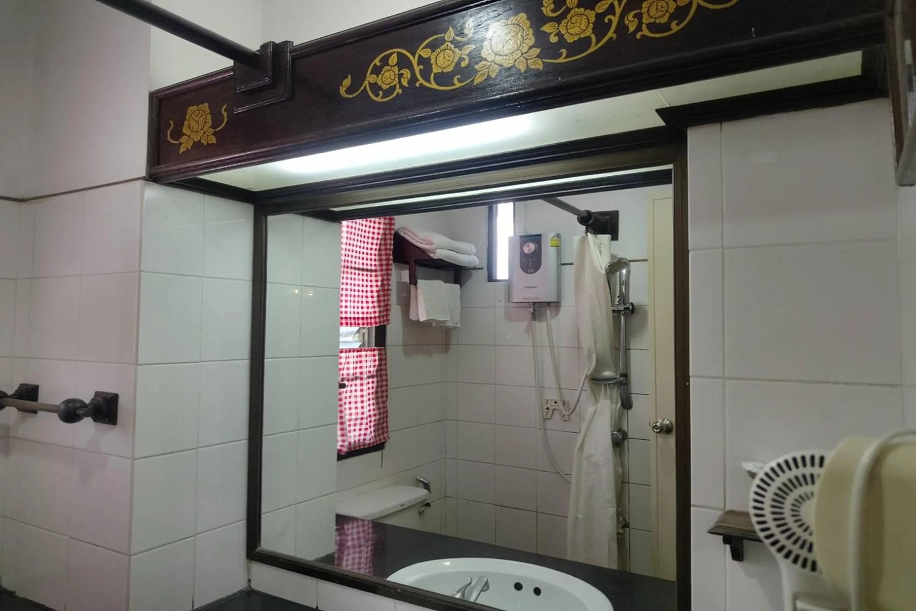 Bathroom in Baan Orawee Boutique Hotel