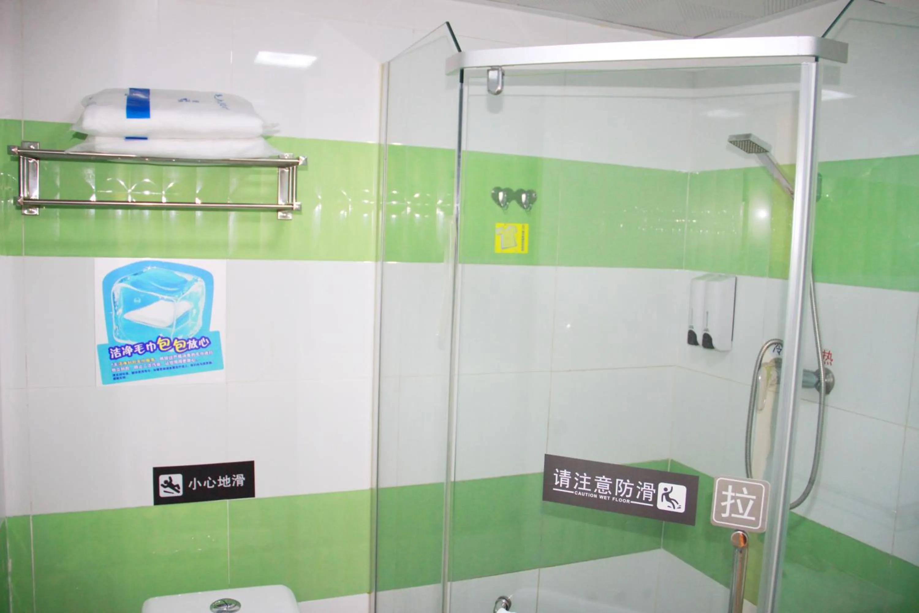 Shower in 7Days Inn Wuhan Wuda Guangbudun Subway Station