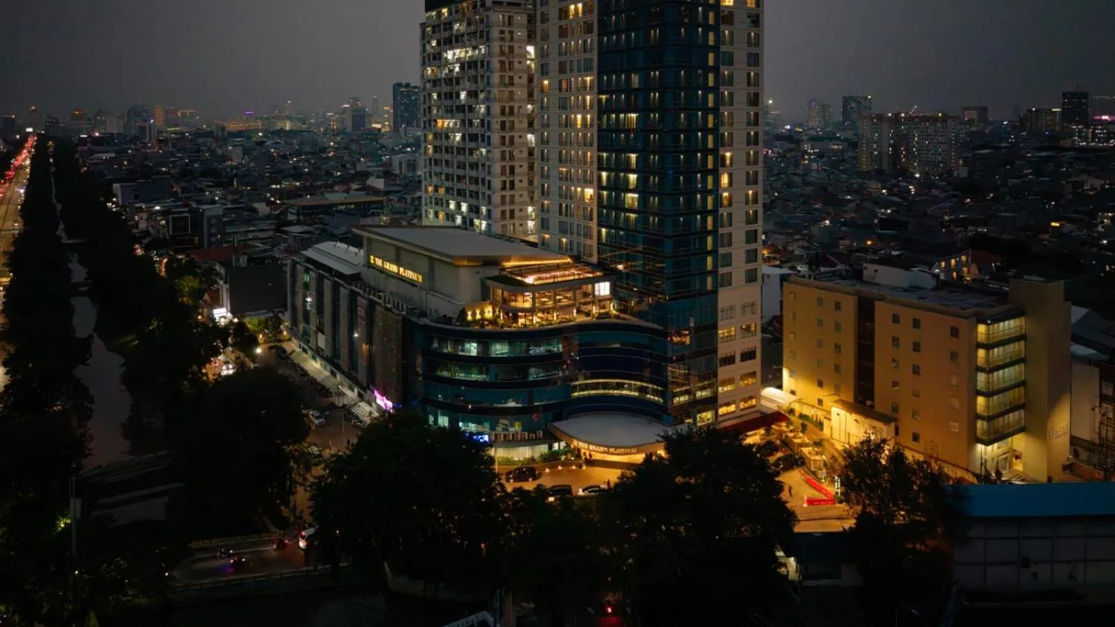 Restaurant/places to eat in The Grand Platinum Jakarta