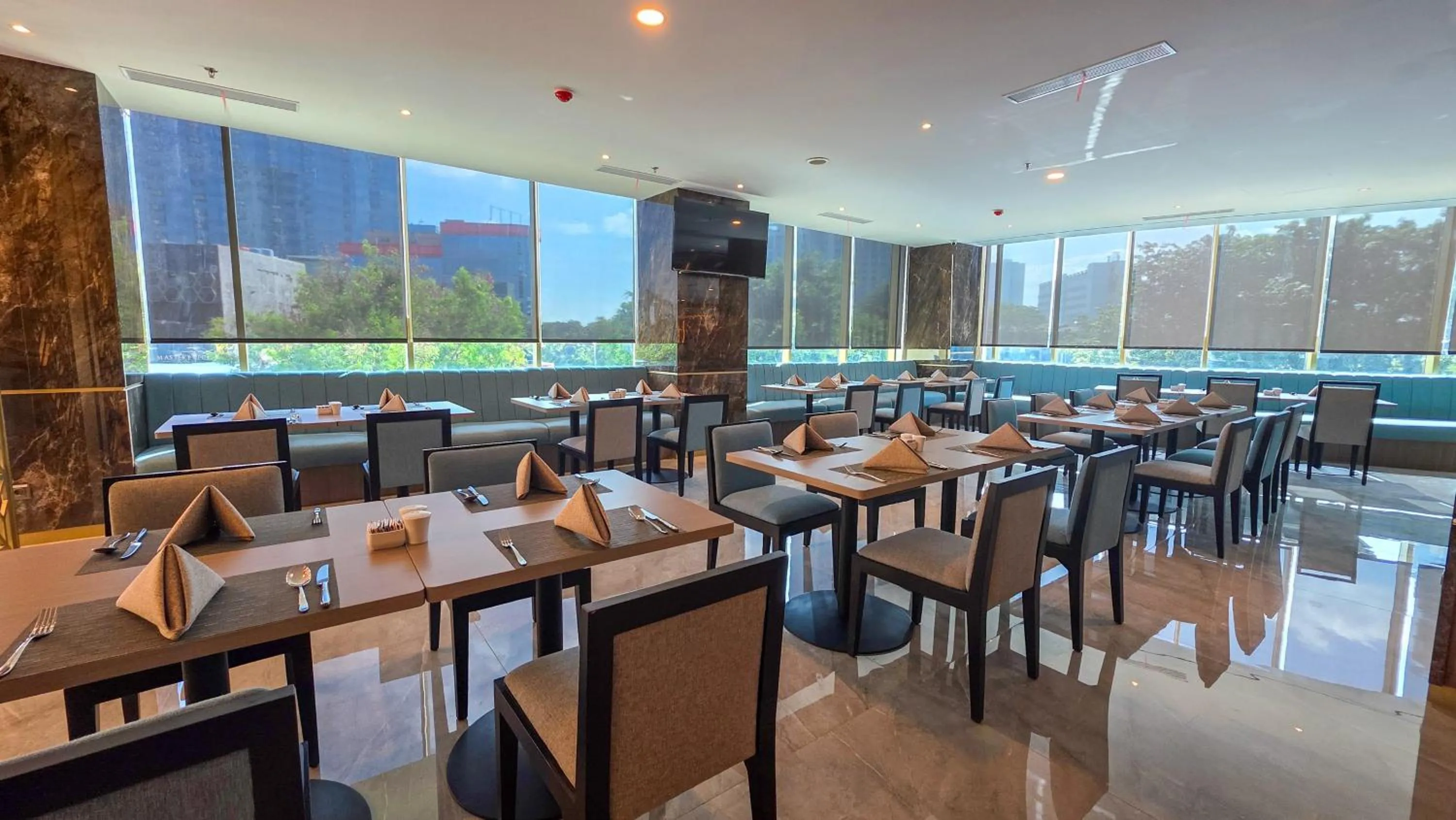 Restaurant/places to eat in The Grand Platinum Jakarta