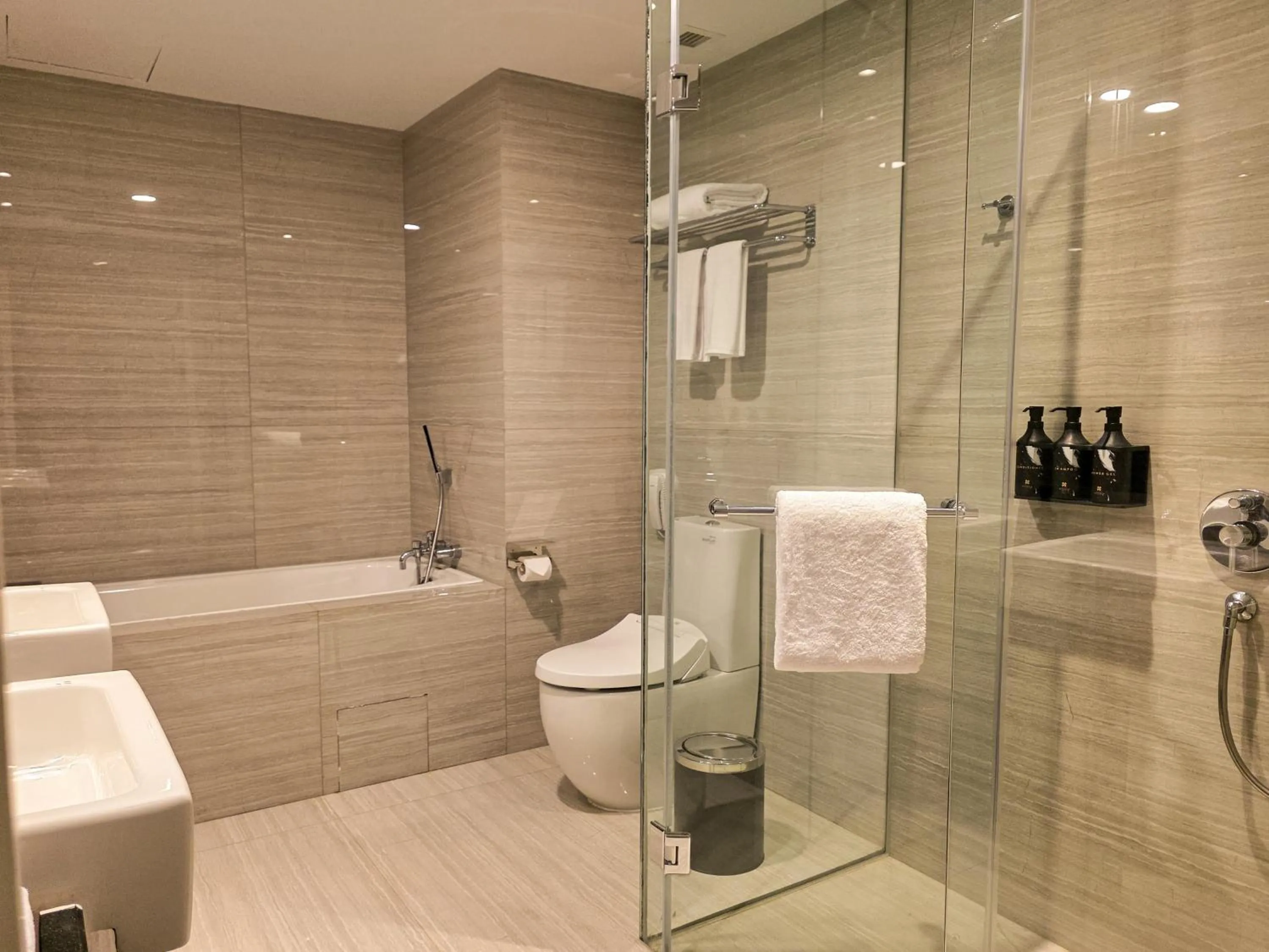 Shower in The Grand Platinum Jakarta