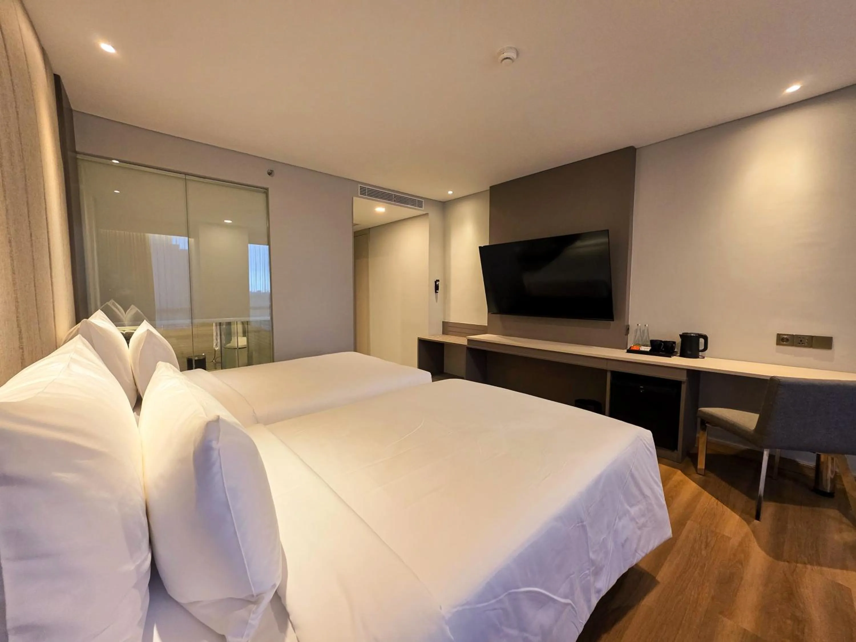 Photo of the whole room, Bed in The Grand Platinum Jakarta