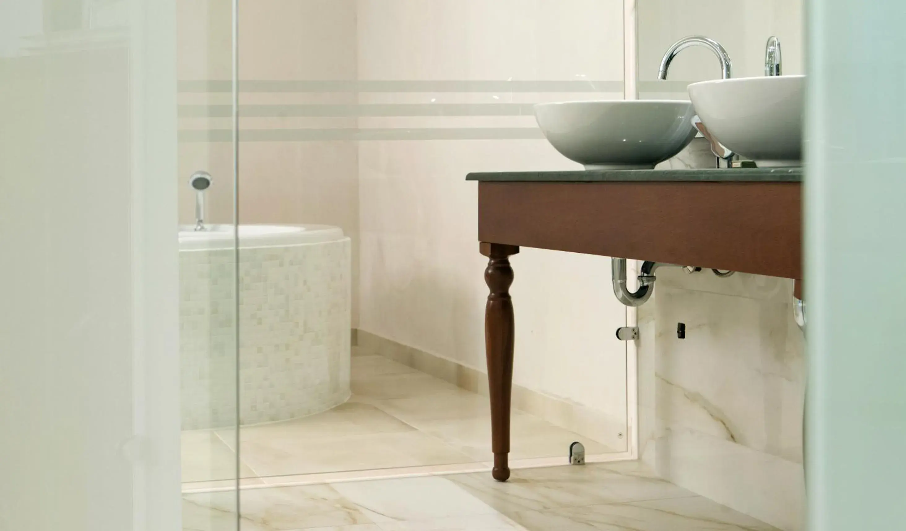 Executive Suite with Spa Bath in Electra Hotel Executive Suite with Spa Bath in Electra Hotel