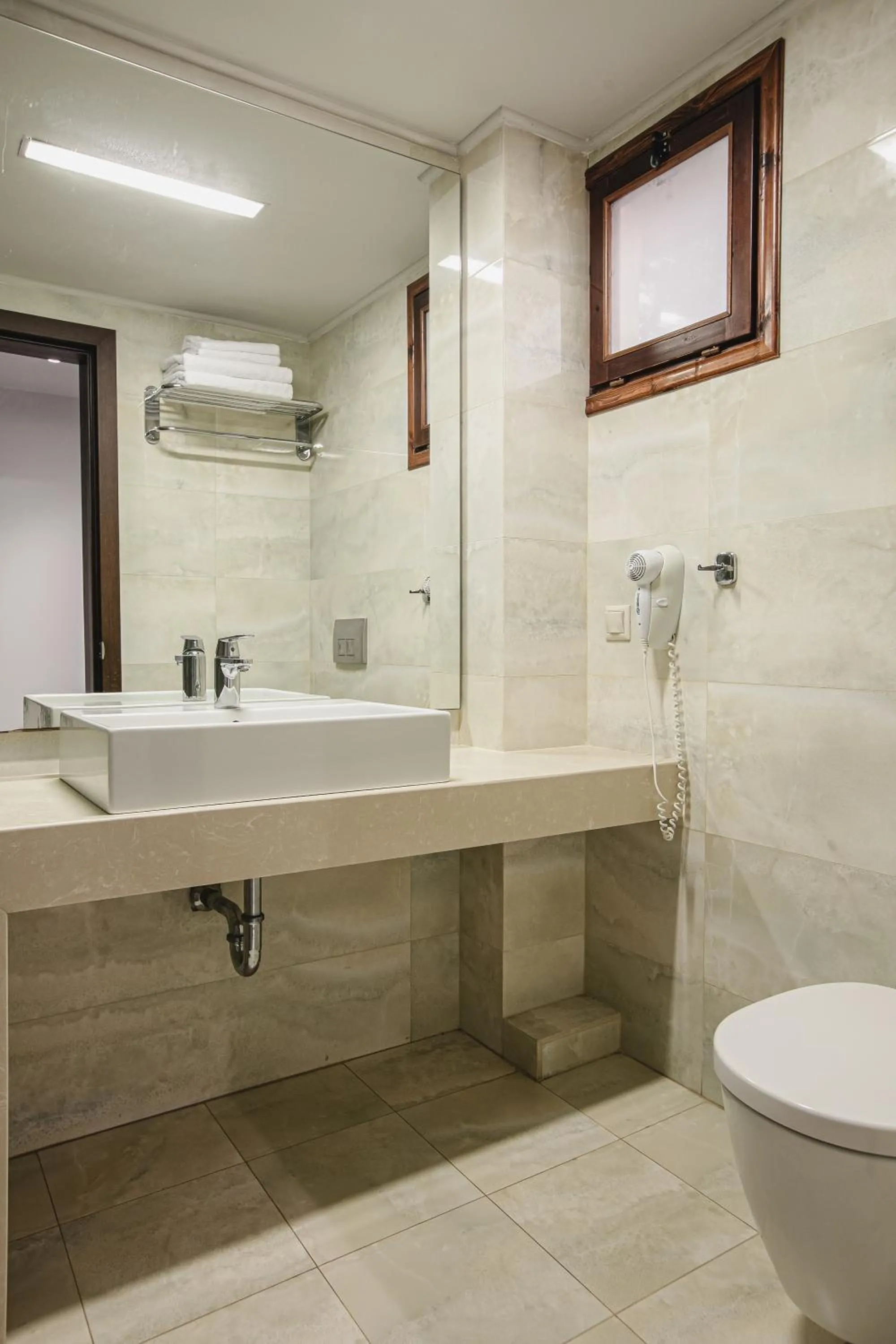 Shower in Electra Hotel