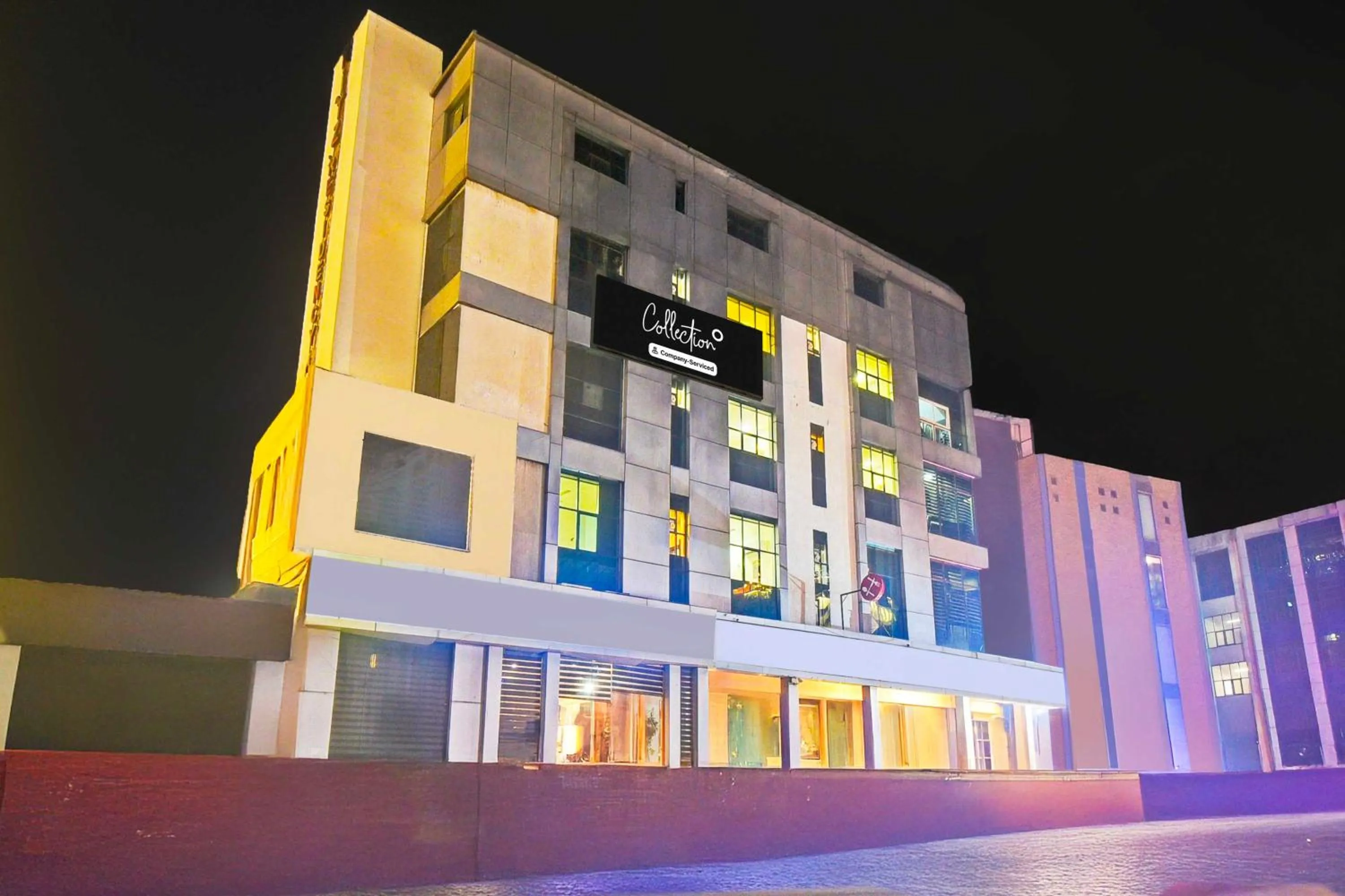 Facade/entrance in Collection O JLN Marg