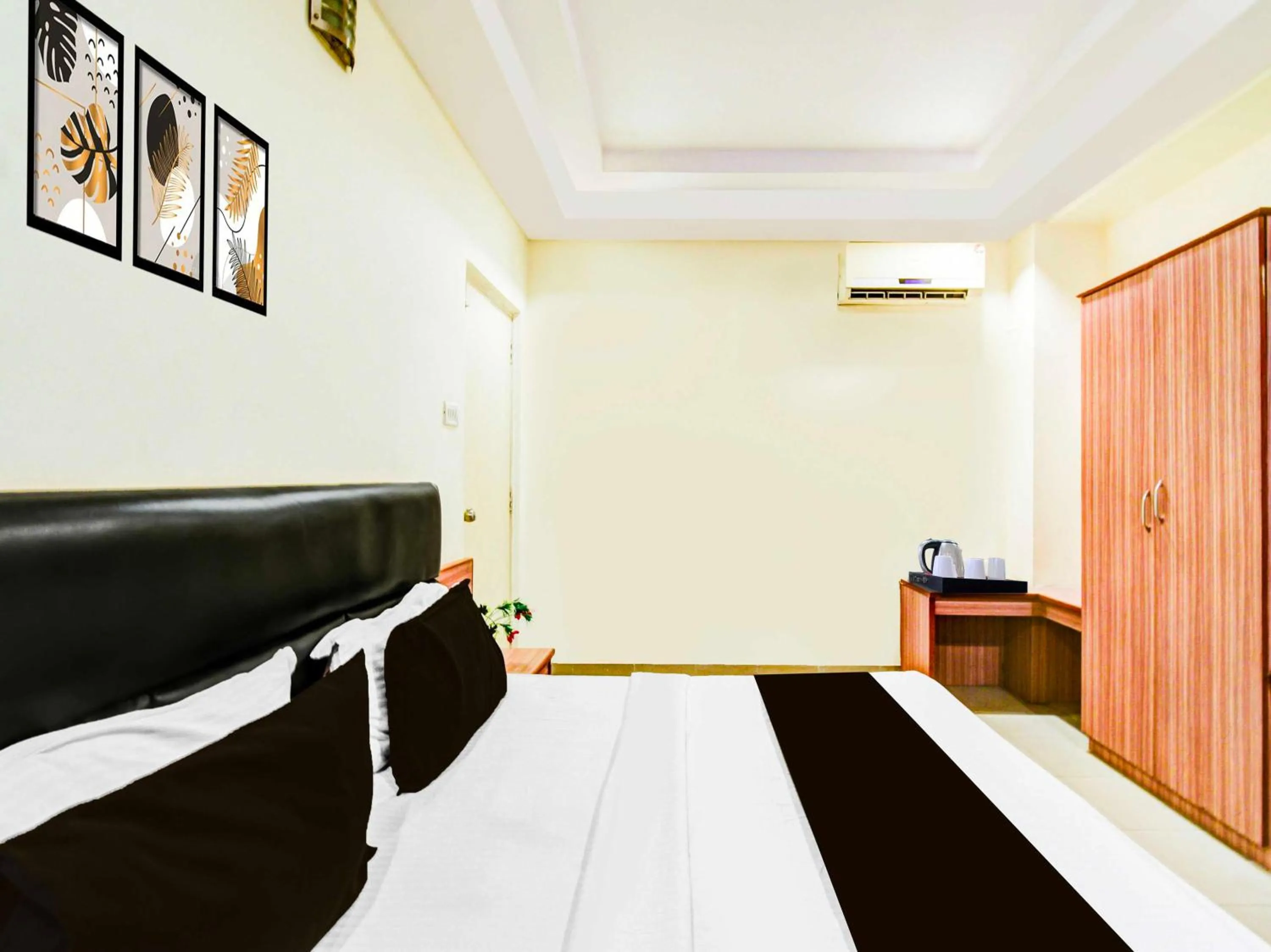 Townhouse Oak Hyderabad Lakdi-Ka-Pul Metro Station