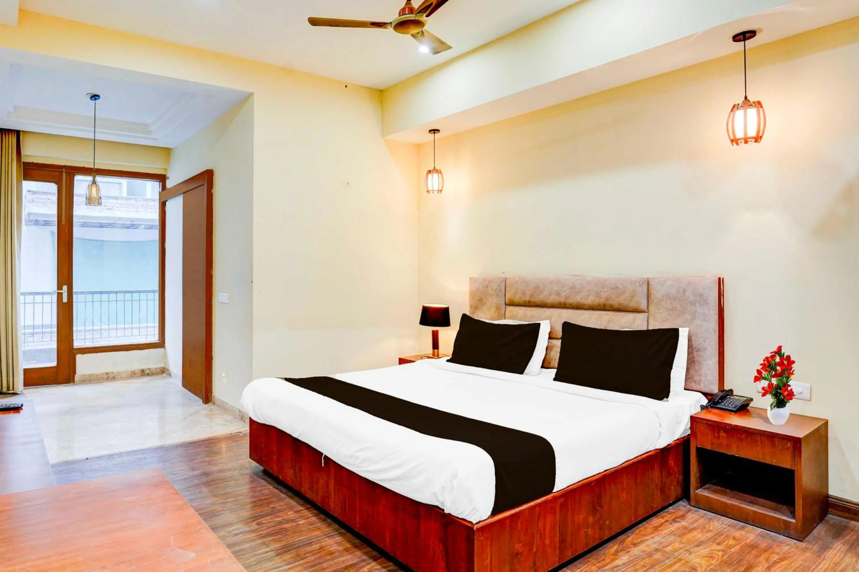 Bedroom, Bed in Townhouse Oak Sector 47 Near Medanta