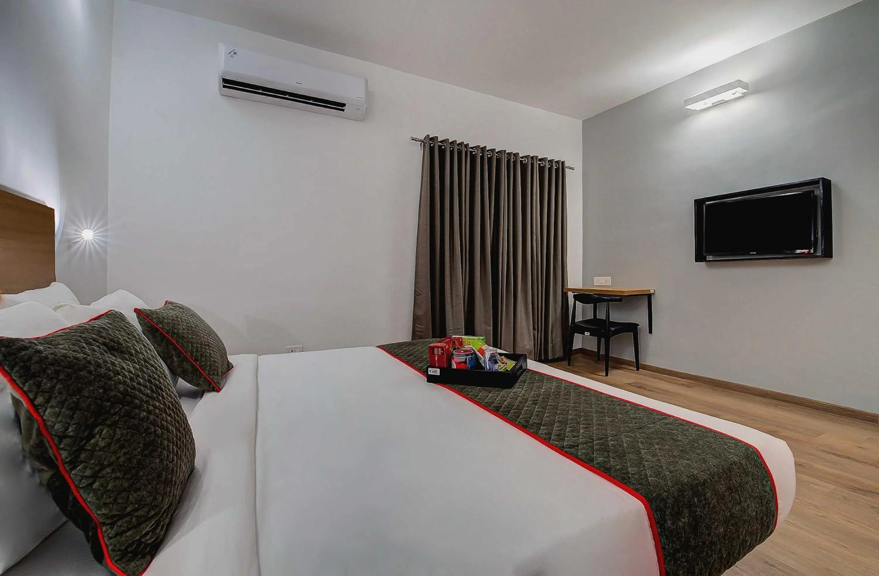 Bedroom, Bed in Collection O Tynampet Metro Station