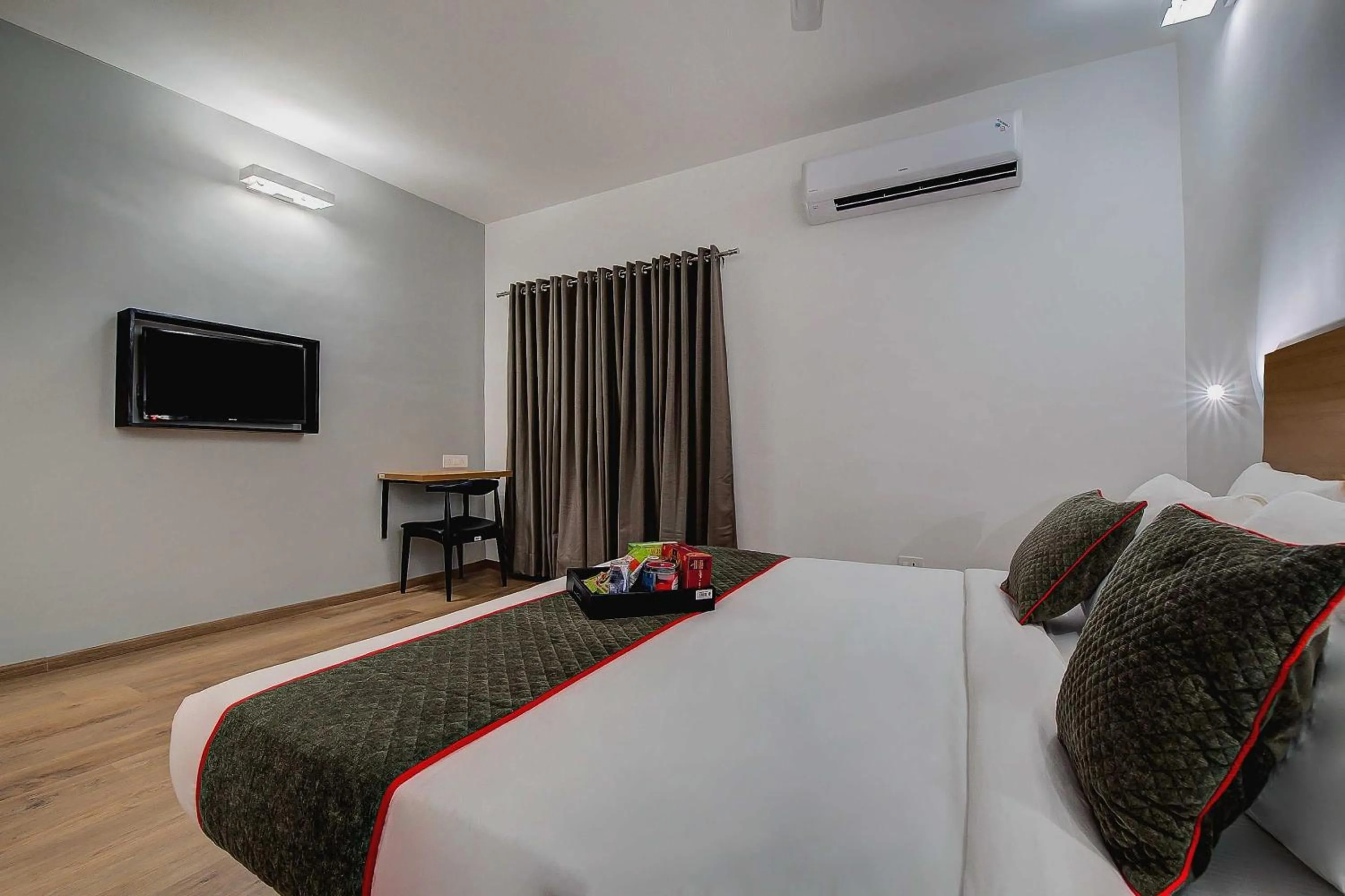 Bedroom, Bed in Collection O Tynampet Metro Station