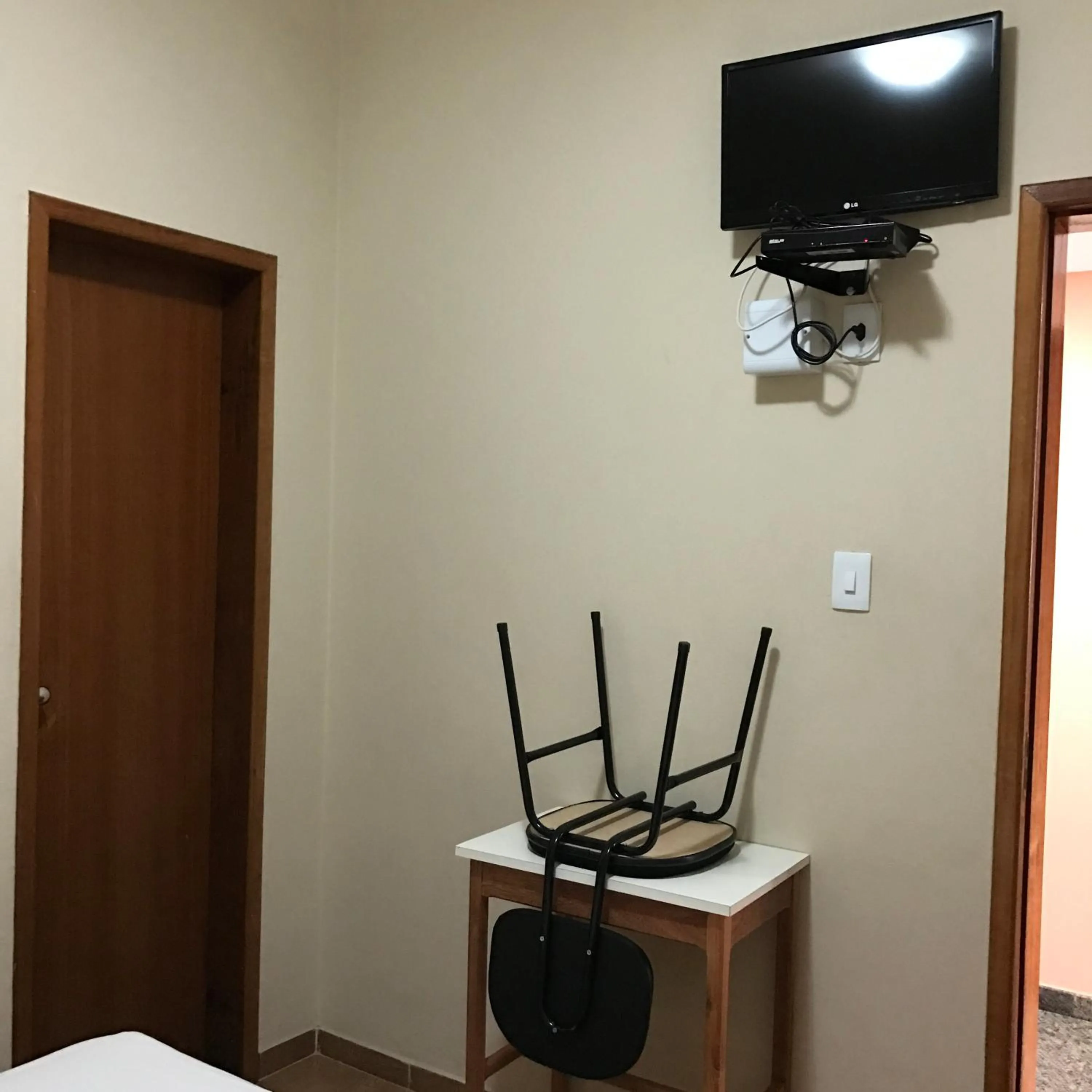 Bedroom in QualyLeste Hotel