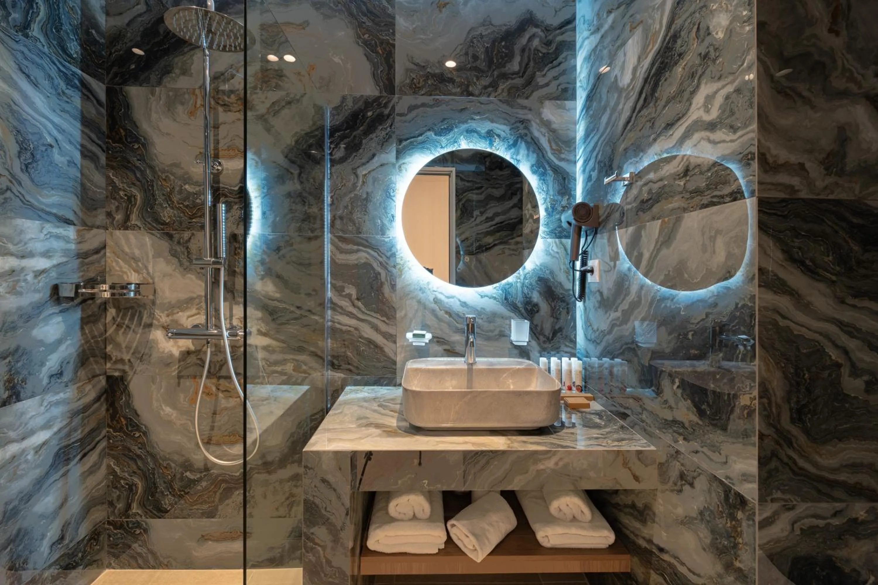 Shower in Philia Center Suites