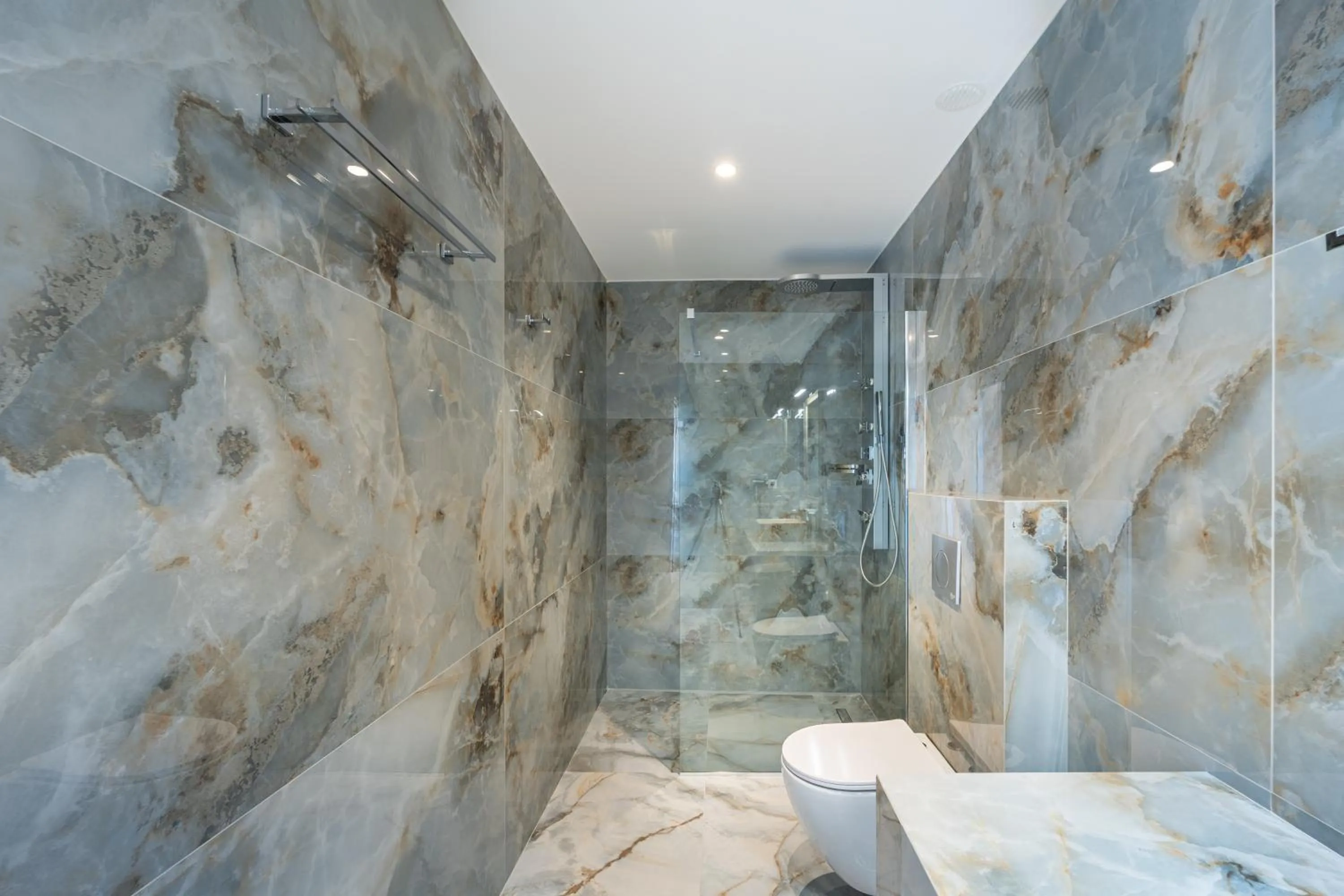 Shower in Philia Center Suites