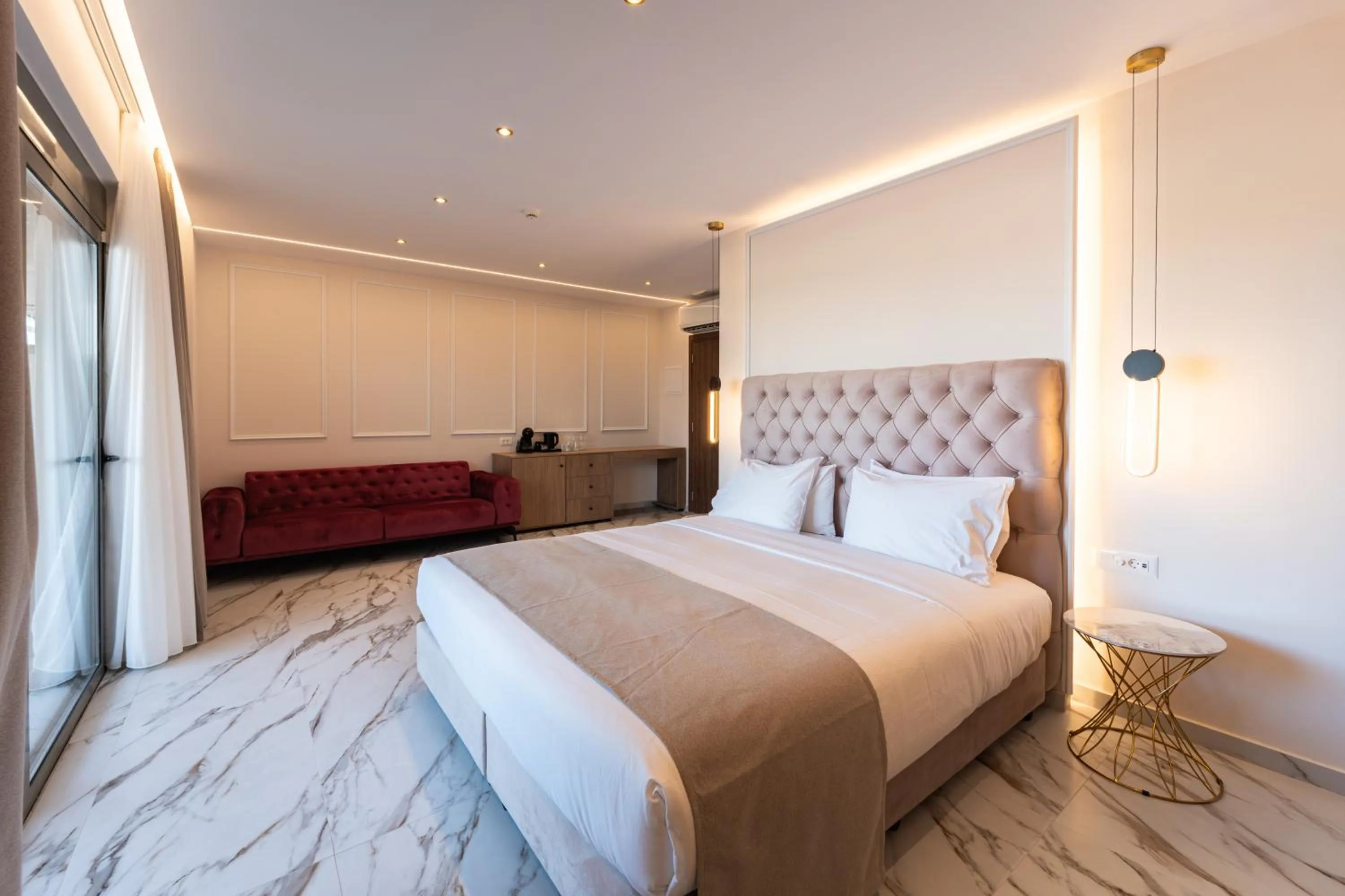 Photo of the whole room, Bed in Philia Center Suites