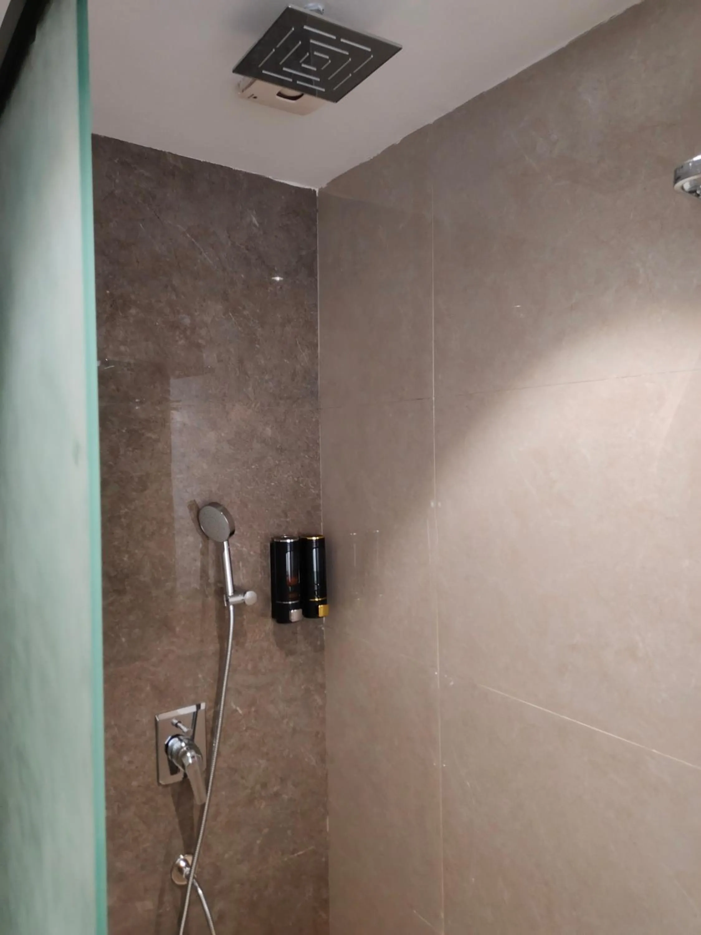 Shower in 22 Heights