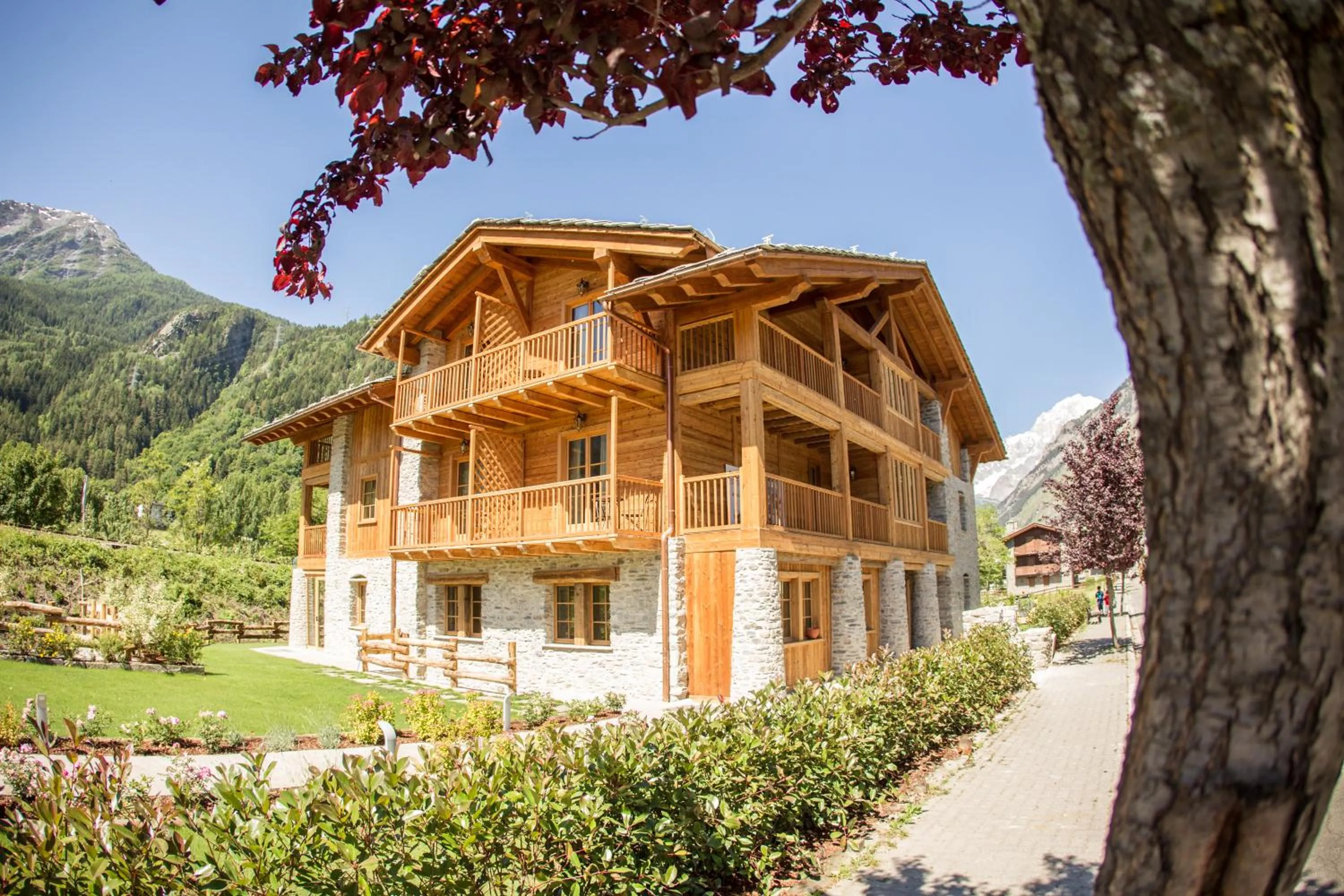 Property building in Hotel Les Montagnards