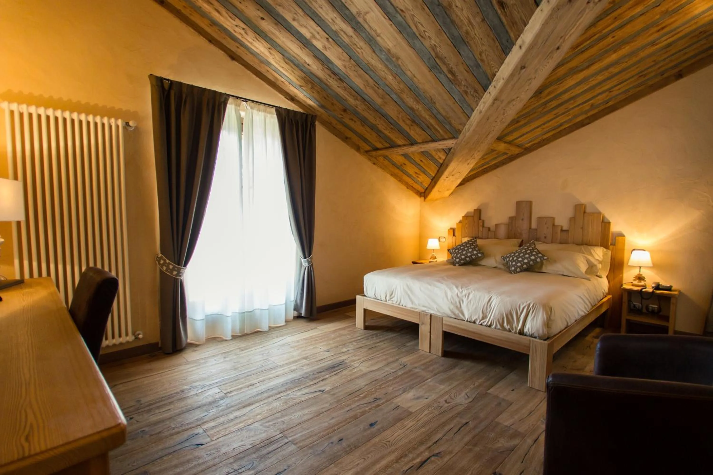 Bed in Hotel Les Montagnards