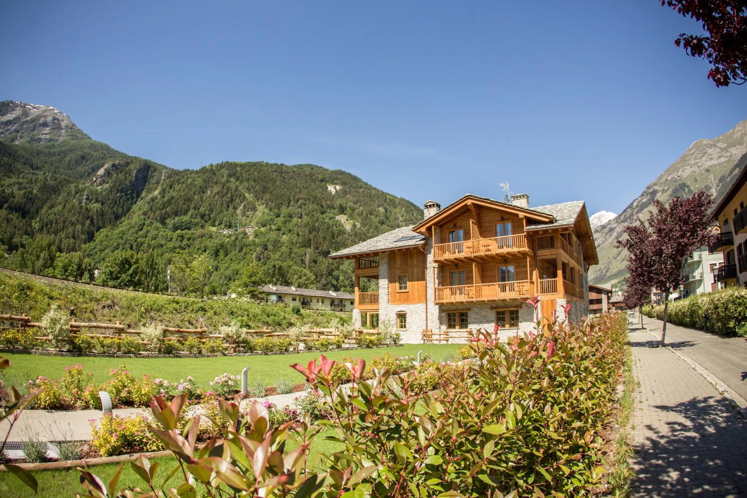 Property building in Hotel Les Montagnards