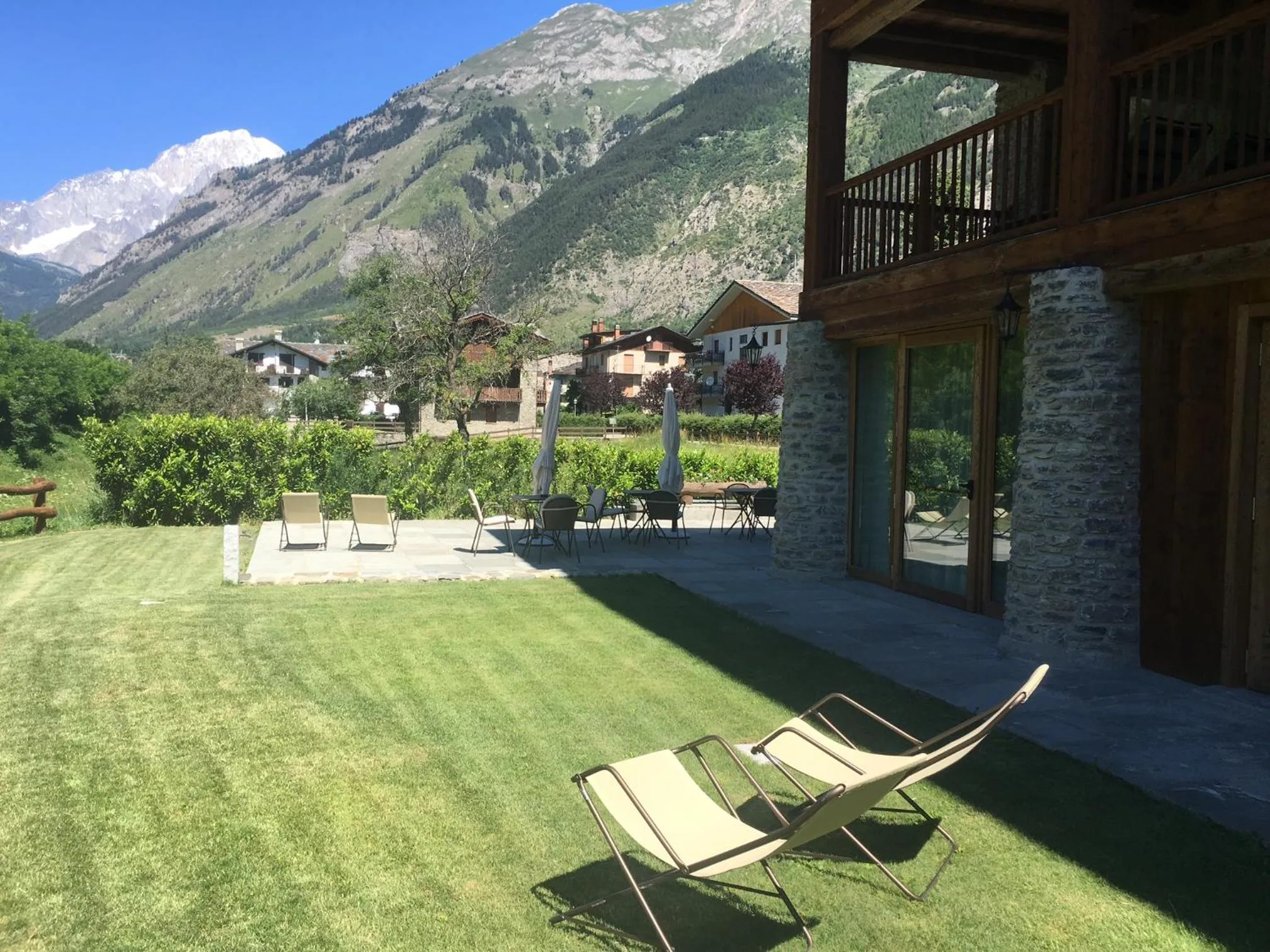 Garden in Hotel Les Montagnards