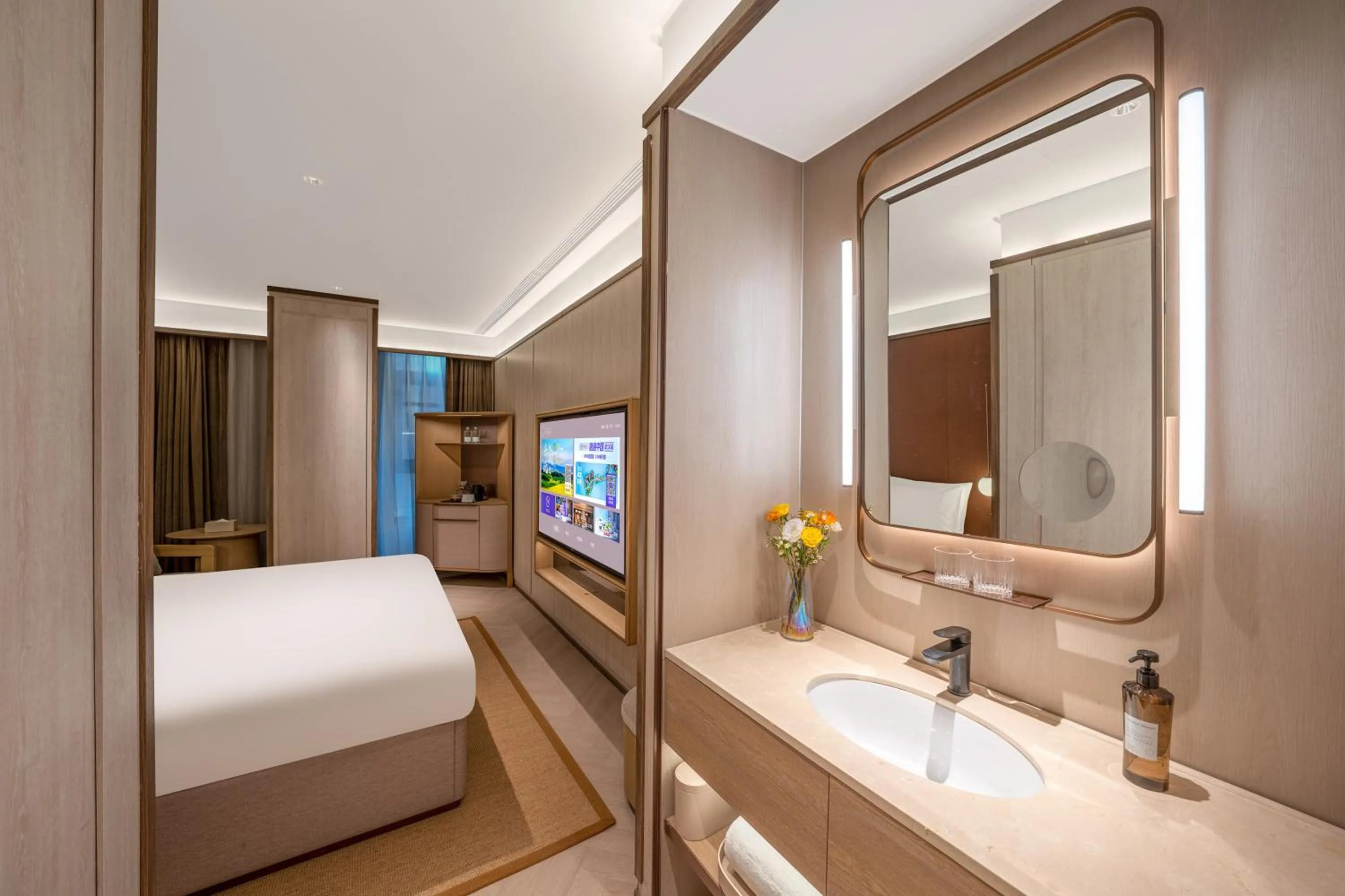 Bed in Jingdong Headquarters Crystal Orange Hotel, Yizhuang, Beijing